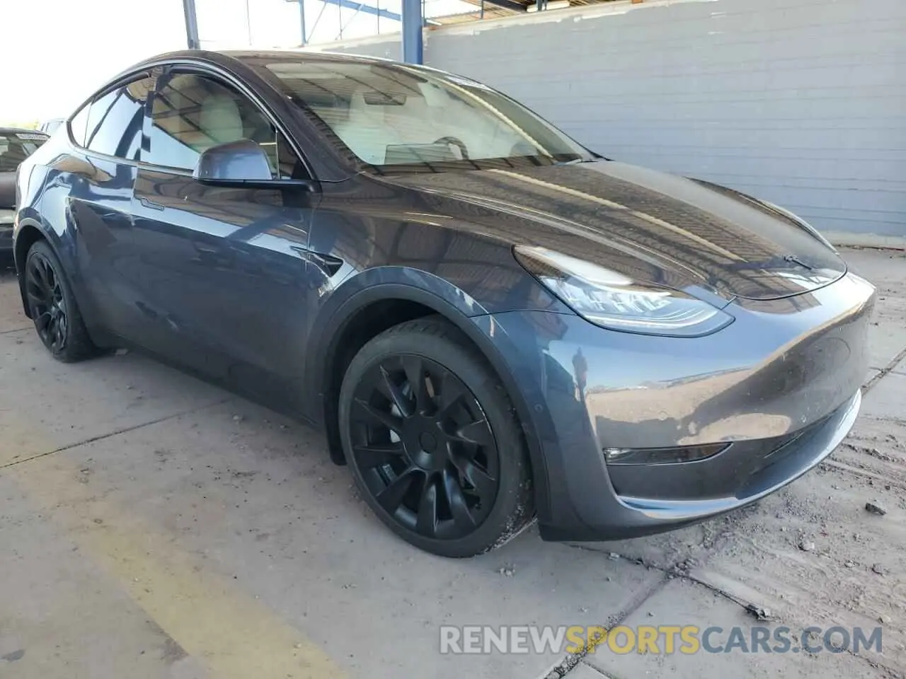 4 Photograph of a damaged car 5YJYGAEE5MF195156 TESLA MODEL Y 2021
