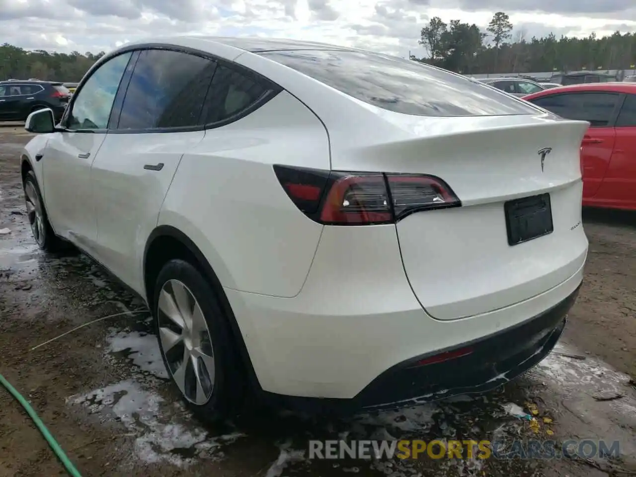 3 Photograph of a damaged car 5YJYGAEE5MF201408 TESLA MODEL Y 2021