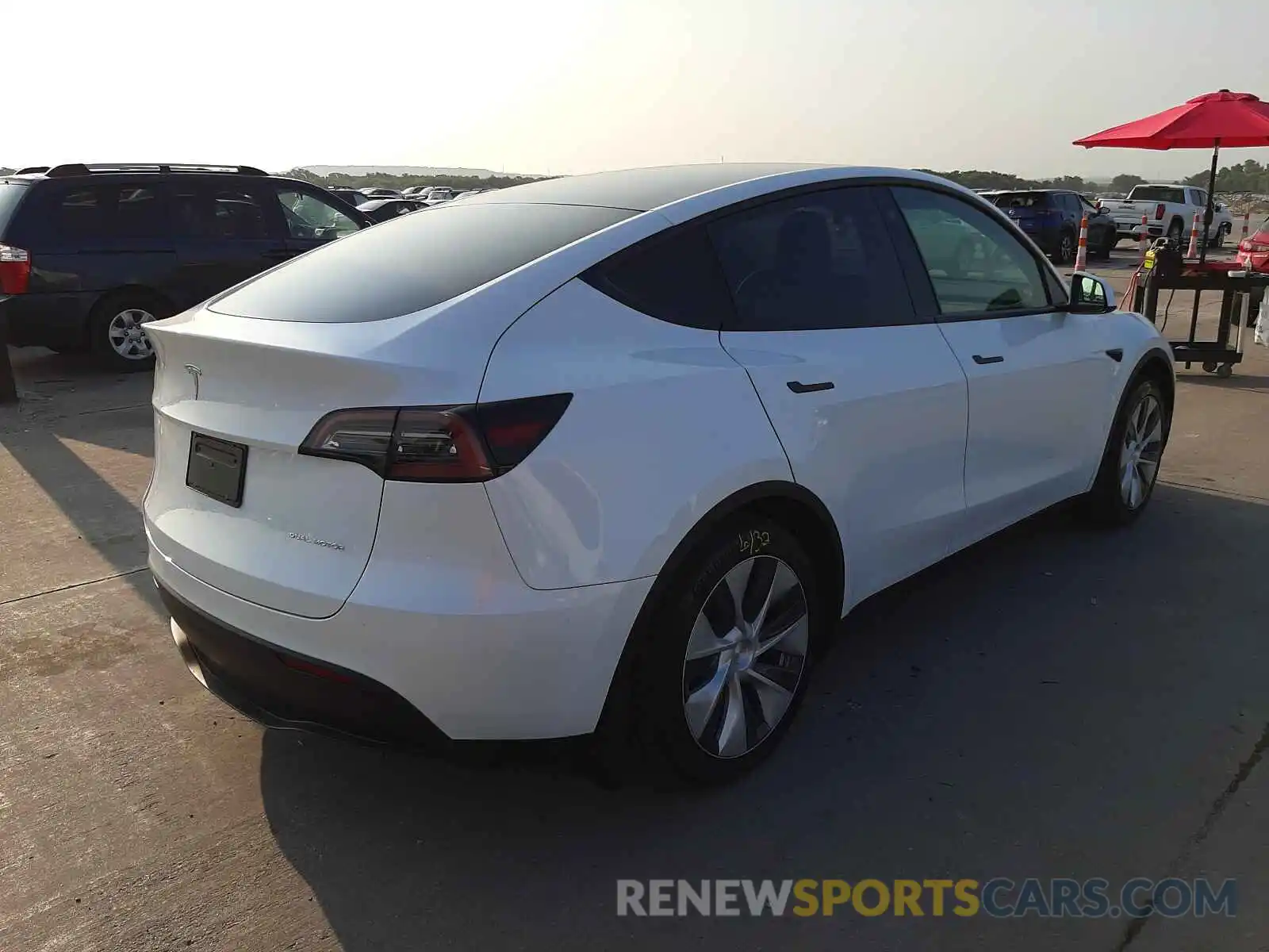 4 Photograph of a damaged car 5YJYGAEE5MF211503 TESLA MODEL Y 2021