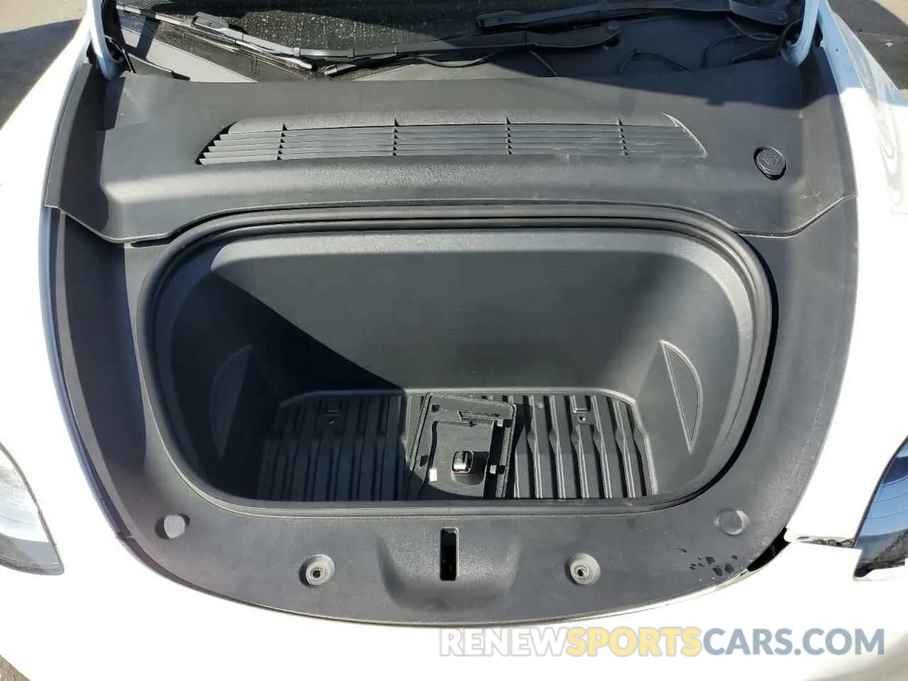 12 Photograph of a damaged car 5YJYGAEE5MF260250 TESLA MODEL Y 2021