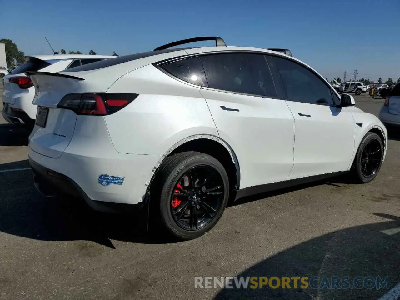 3 Photograph of a damaged car 5YJYGAEE5MF260250 TESLA MODEL Y 2021