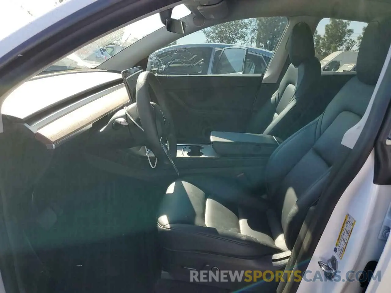 7 Photograph of a damaged car 5YJYGAEE5MF260250 TESLA MODEL Y 2021