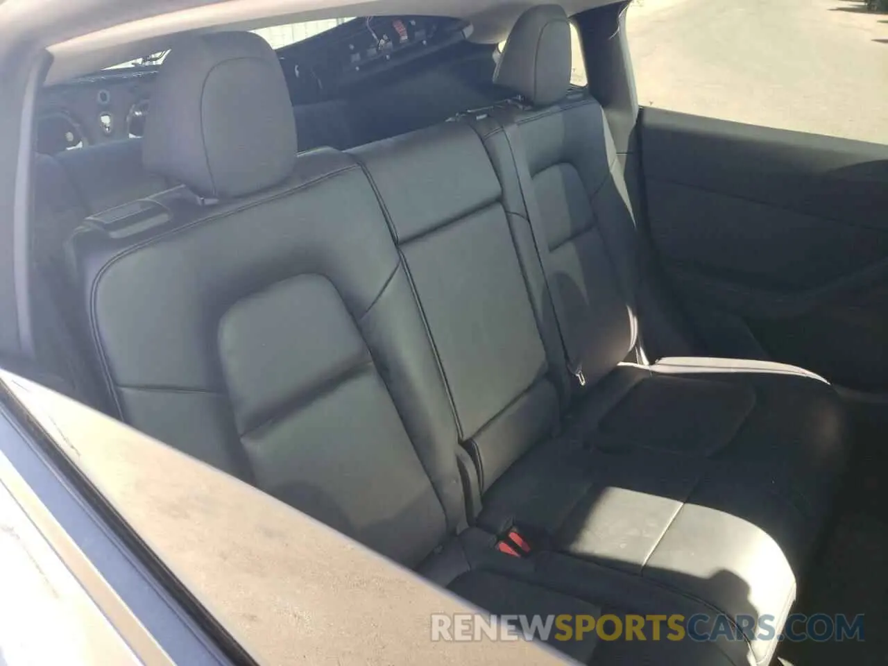 11 Photograph of a damaged car 5YJYGAEE5MF261558 TESLA MODEL Y 2021