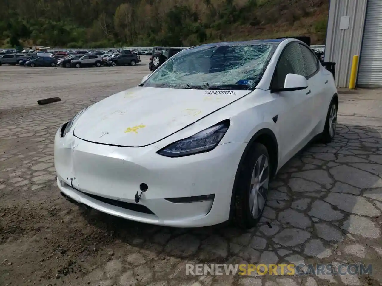 2 Photograph of a damaged car 5YJYGAEE6MF146841 TESLA MODEL Y 2021