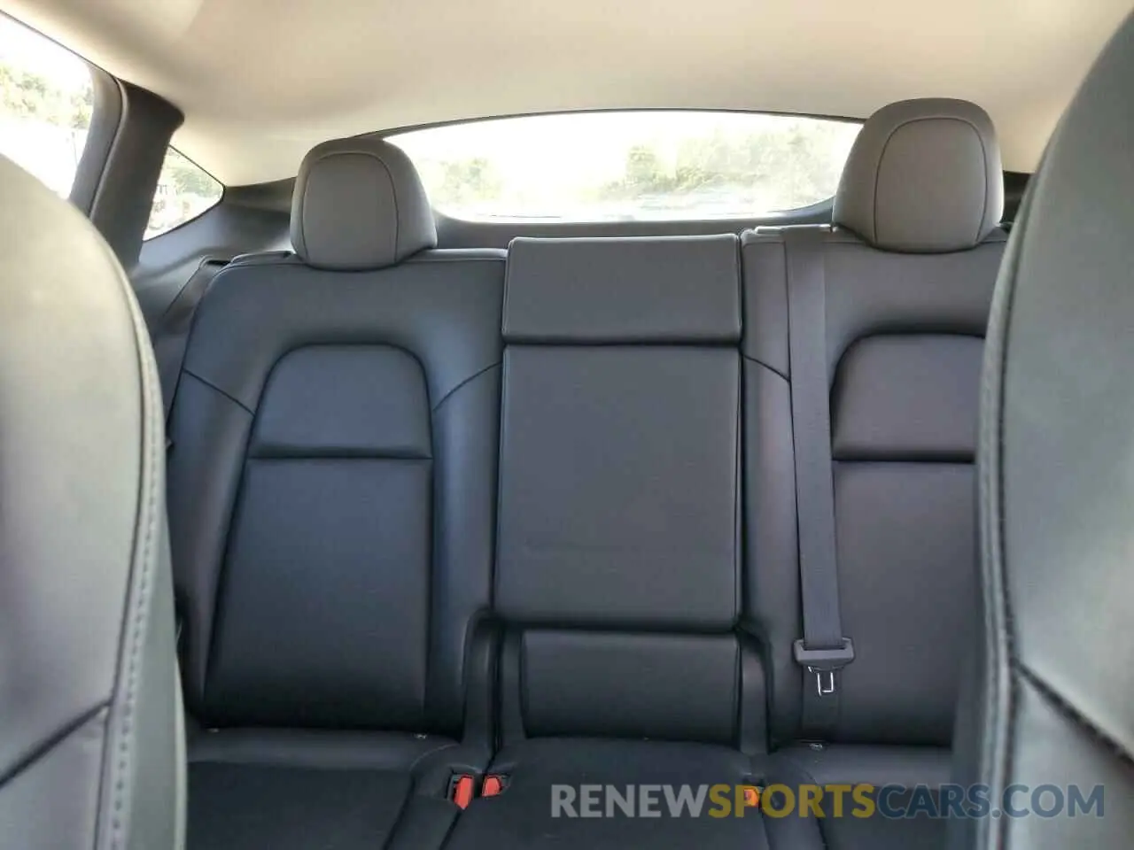 10 Photograph of a damaged car 5YJYGAEE6MF149142 TESLA MODEL Y 2021