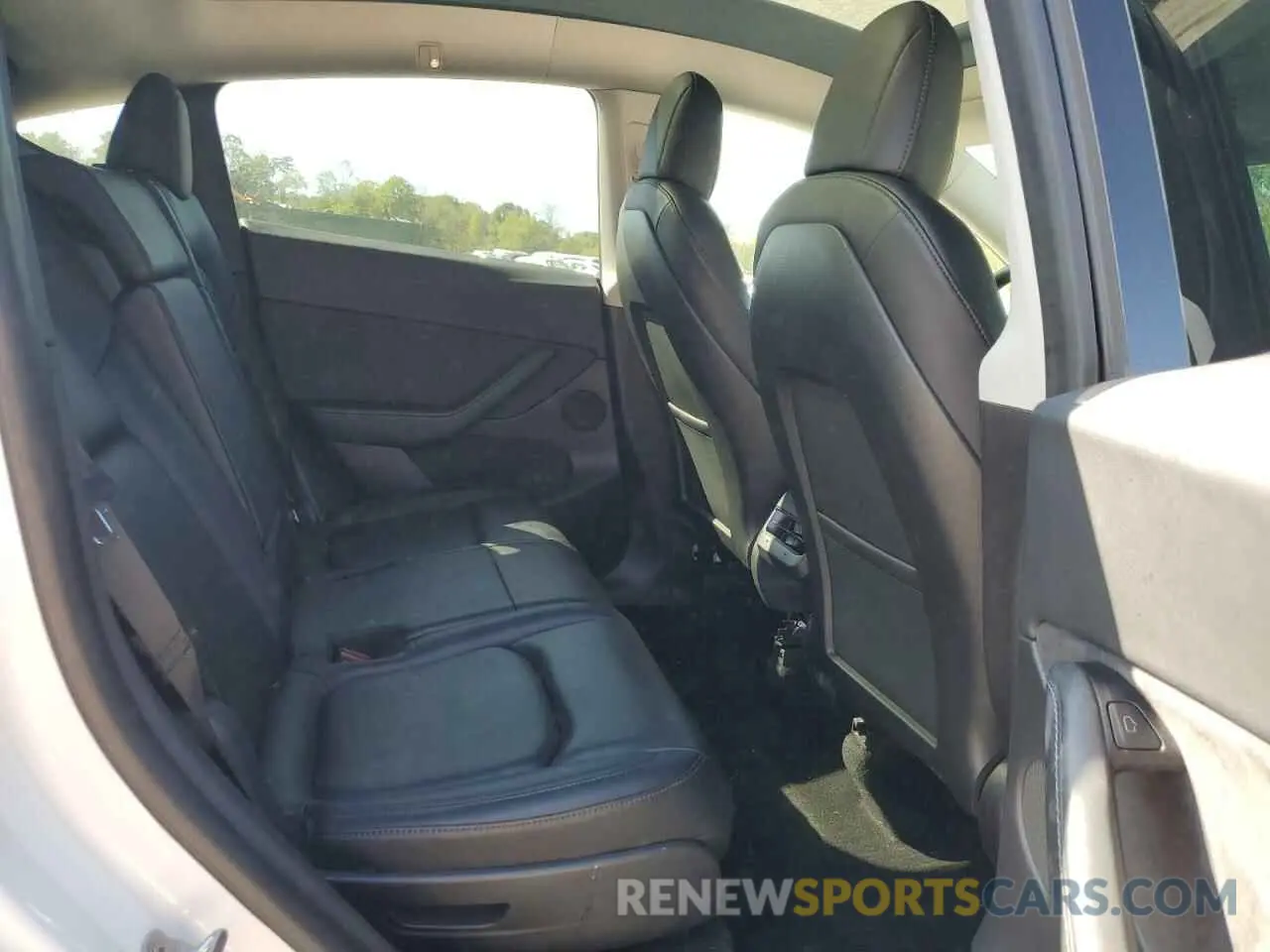 11 Photograph of a damaged car 5YJYGAEE6MF149142 TESLA MODEL Y 2021