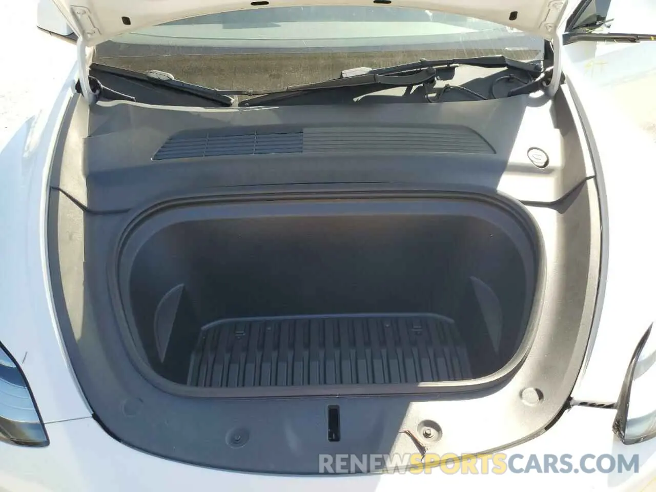 12 Photograph of a damaged car 5YJYGAEE6MF149142 TESLA MODEL Y 2021
