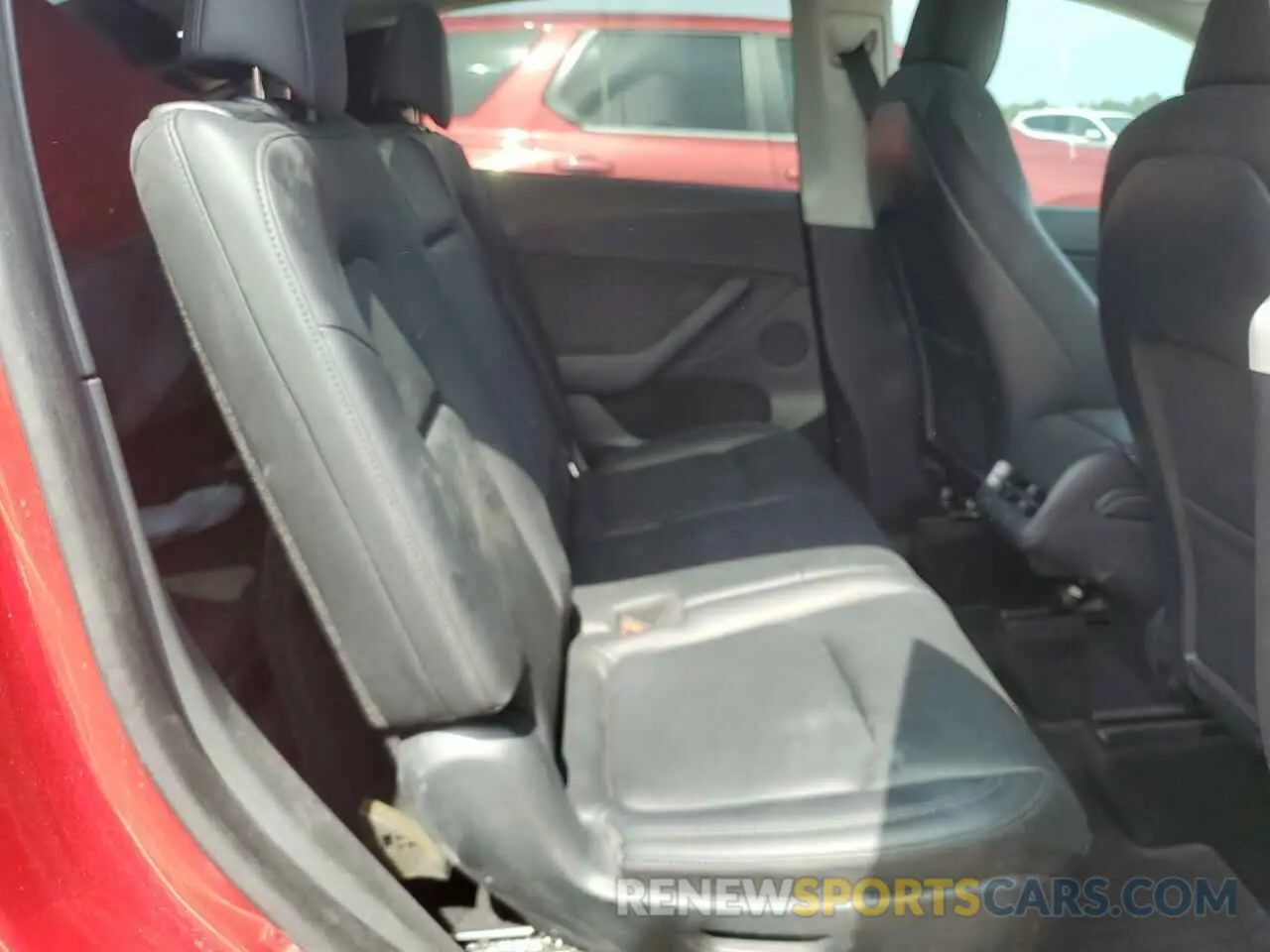 10 Photograph of a damaged car 5YJYGAEE6MF187986 TESLA MODEL Y 2021