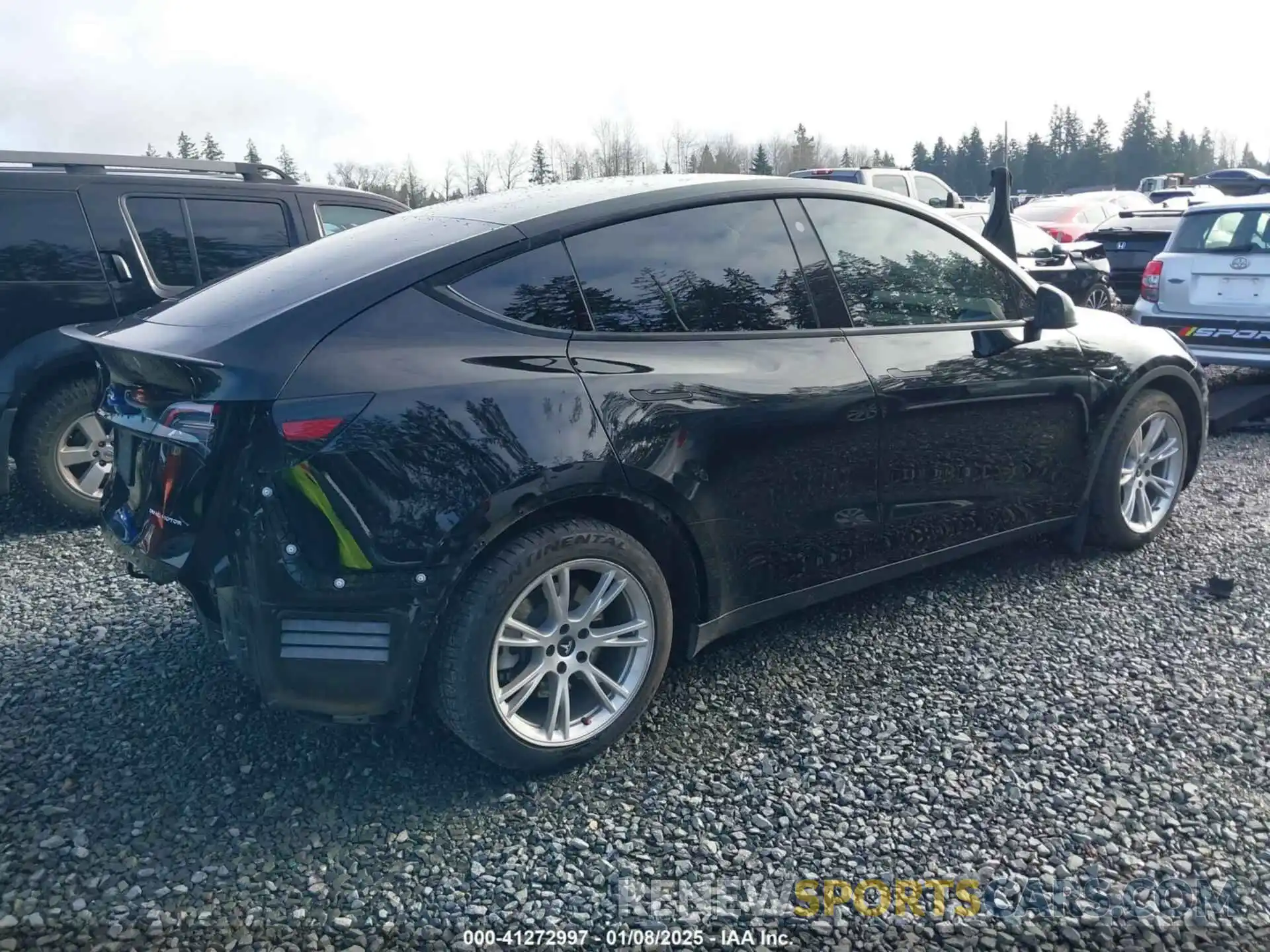 4 Photograph of a damaged car 5YJYGAEE6MF200557 TESLA MODEL Y 2021