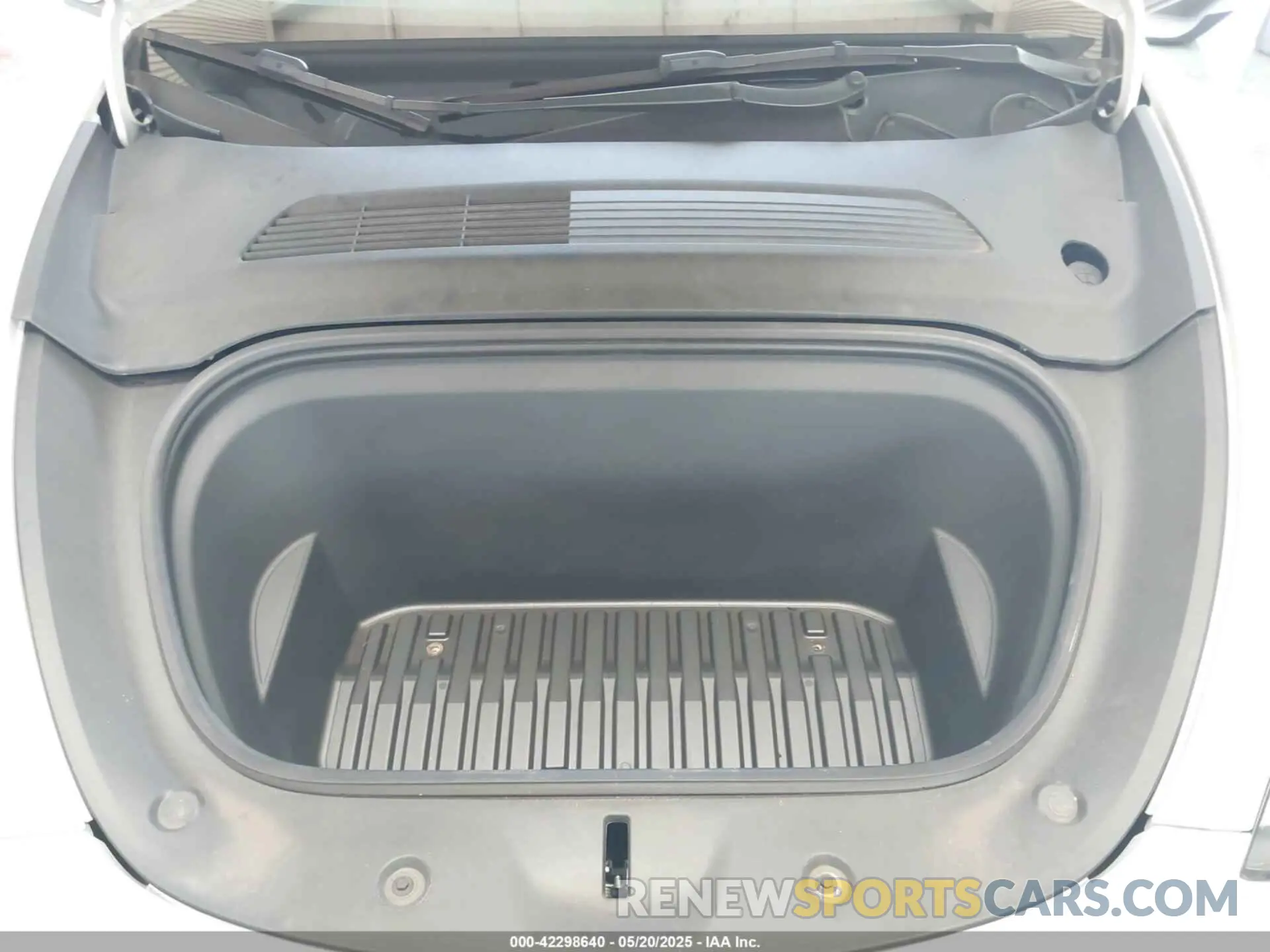 10 Photograph of a damaged car 5YJYGAEE6MF202406 TESLA MODEL Y 2021