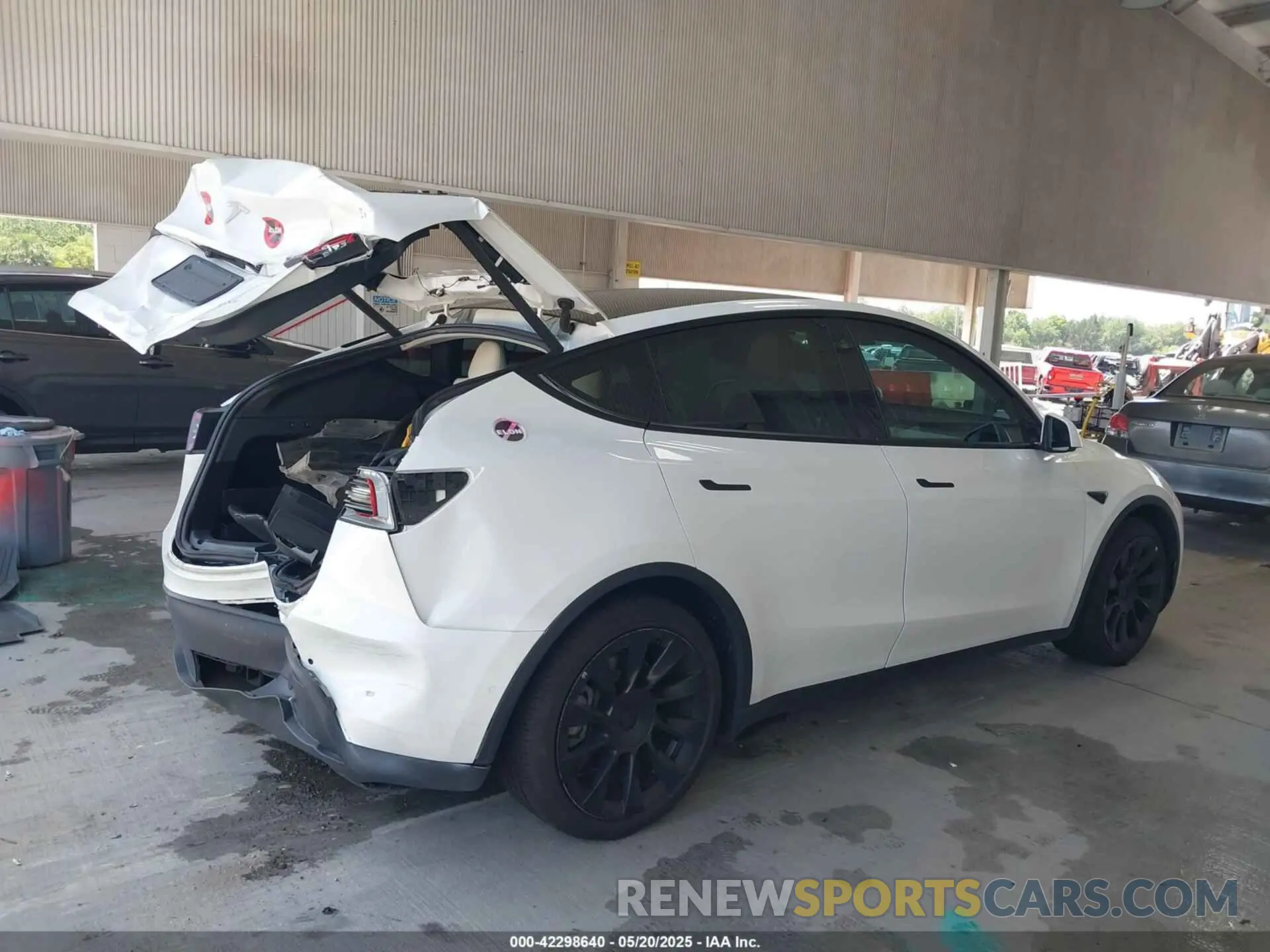 13 Photograph of a damaged car 5YJYGAEE6MF202406 TESLA MODEL Y 2021