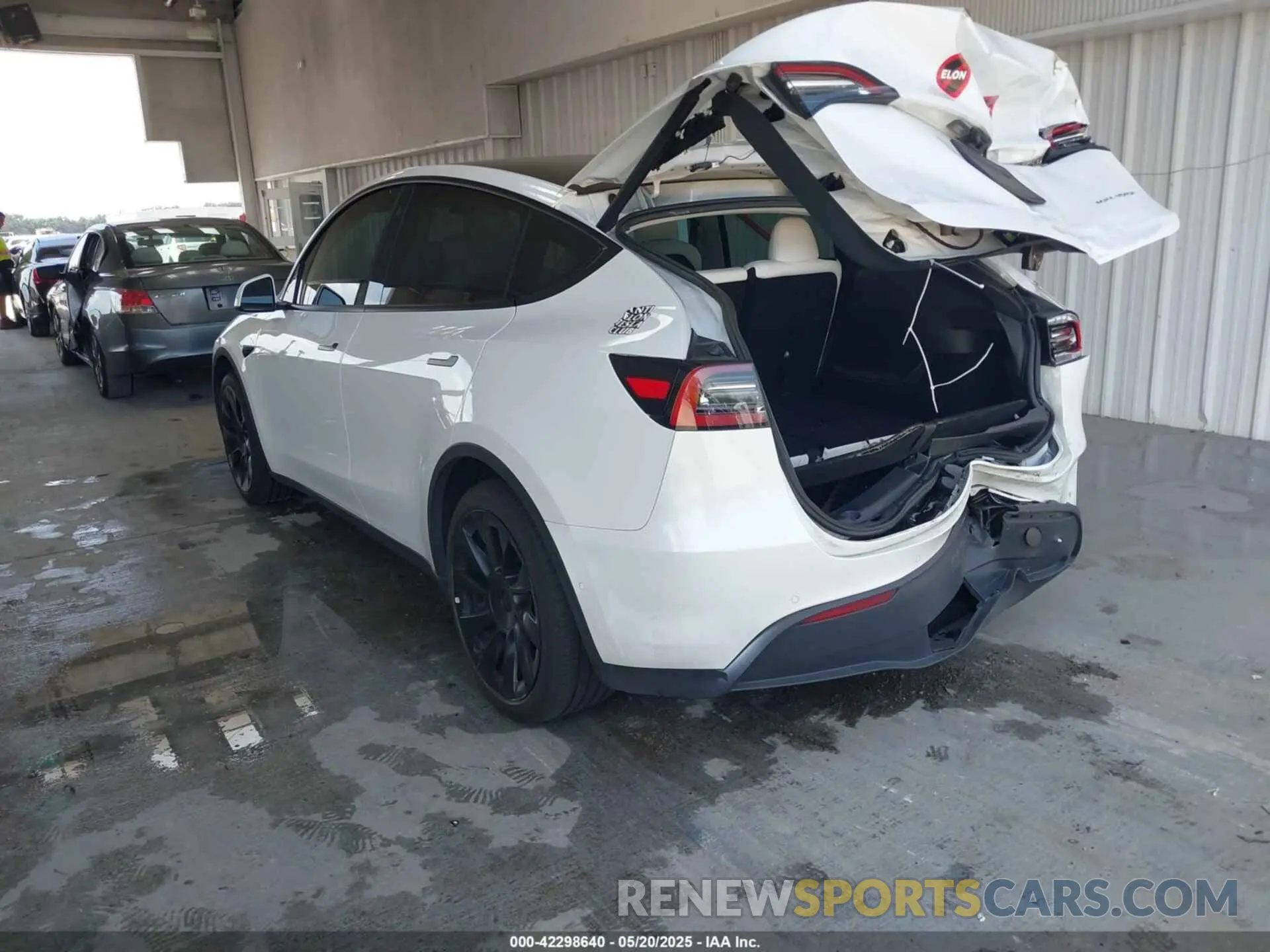 3 Photograph of a damaged car 5YJYGAEE6MF202406 TESLA MODEL Y 2021