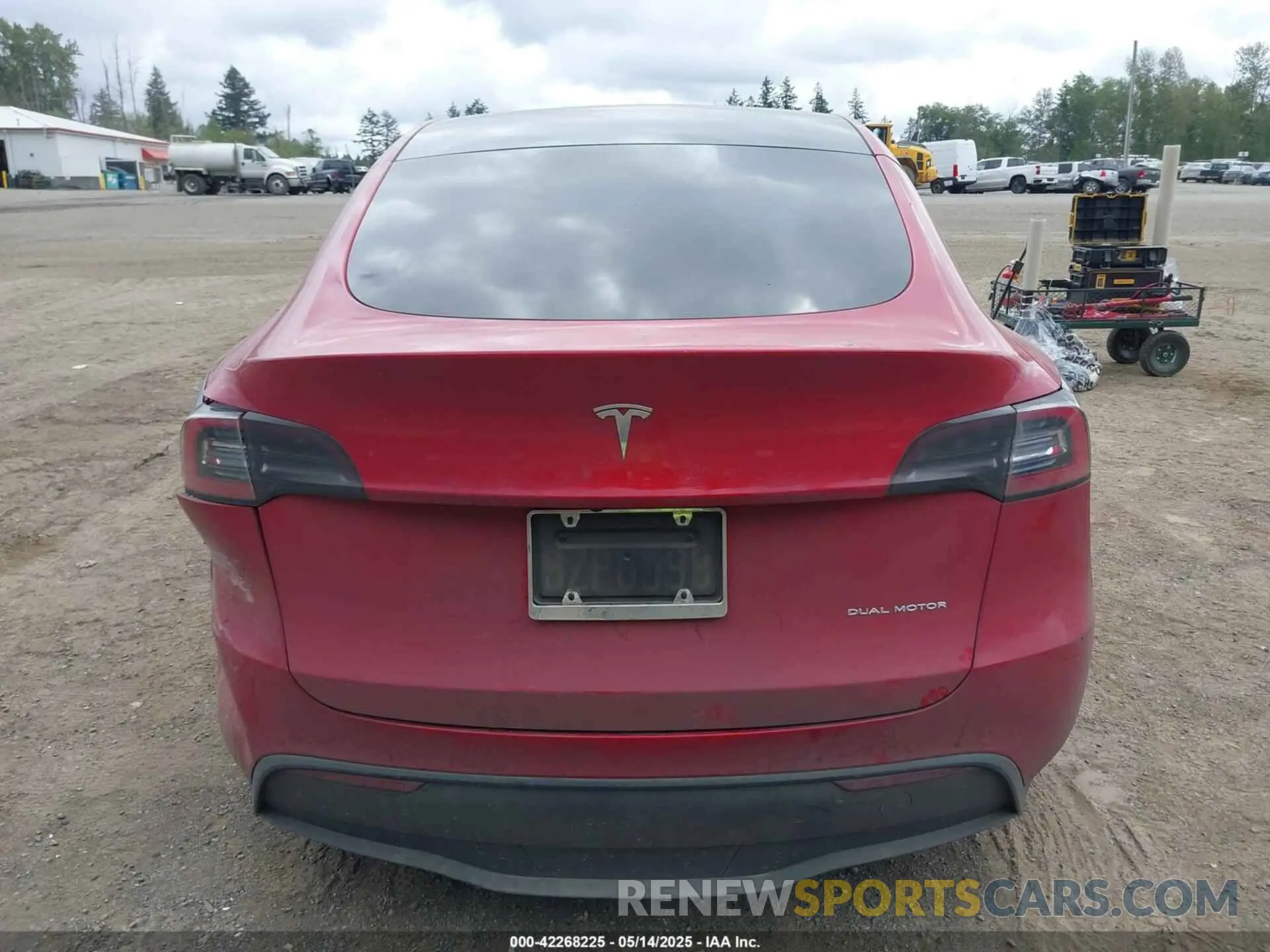 15 Photograph of a damaged car 5YJYGAEE6MF205256 TESLA MODEL Y 2021