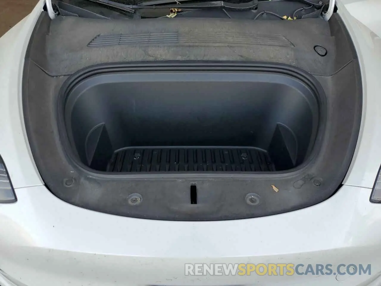 11 Photograph of a damaged car 5YJYGAEE6MF207315 TESLA MODEL Y 2021