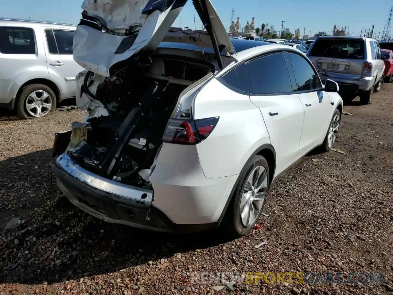 4 Photograph of a damaged car 5YJYGAEE6MF211395 TESLA MODEL Y 2021