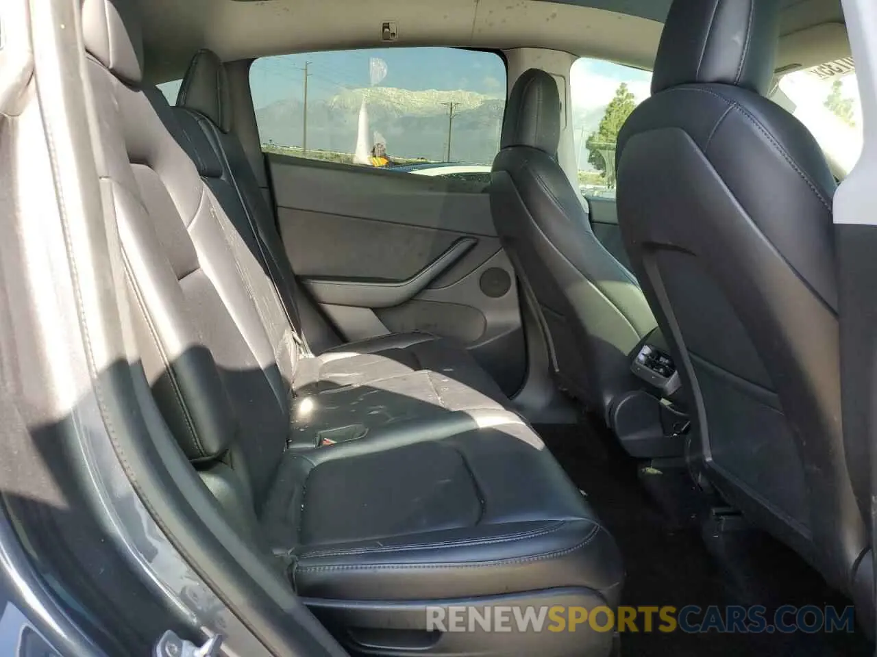 10 Photograph of a damaged car 5YJYGAEE6MF244347 TESLA MODEL Y 2021