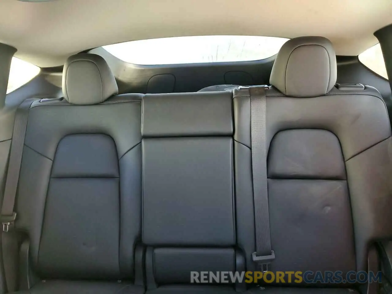 10 Photograph of a damaged car 5YJYGAEE7MF244258 TESLA MODEL Y 2021
