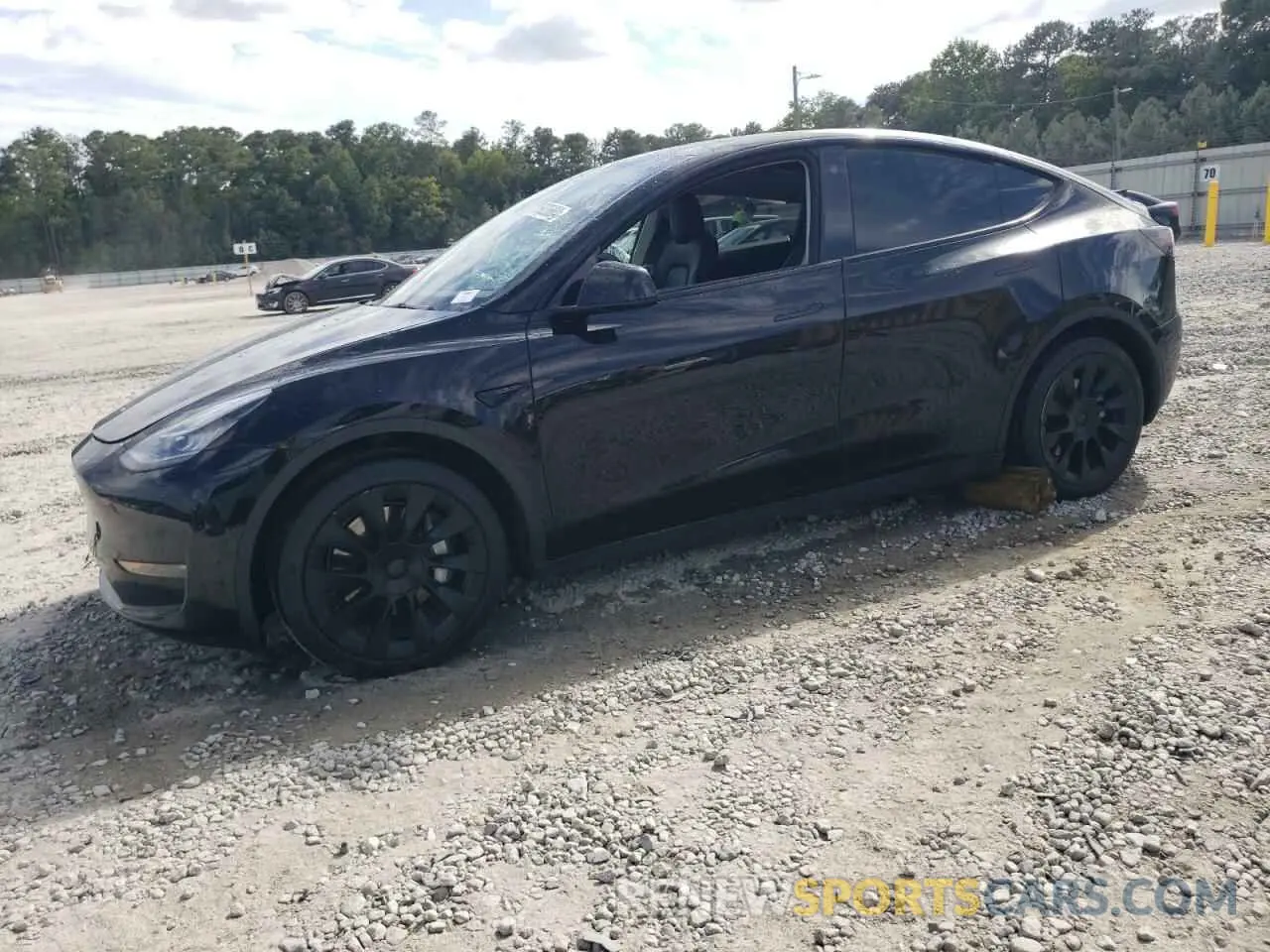 1 Photograph of a damaged car 5YJYGAEE7MF260881 TESLA MODEL Y 2021