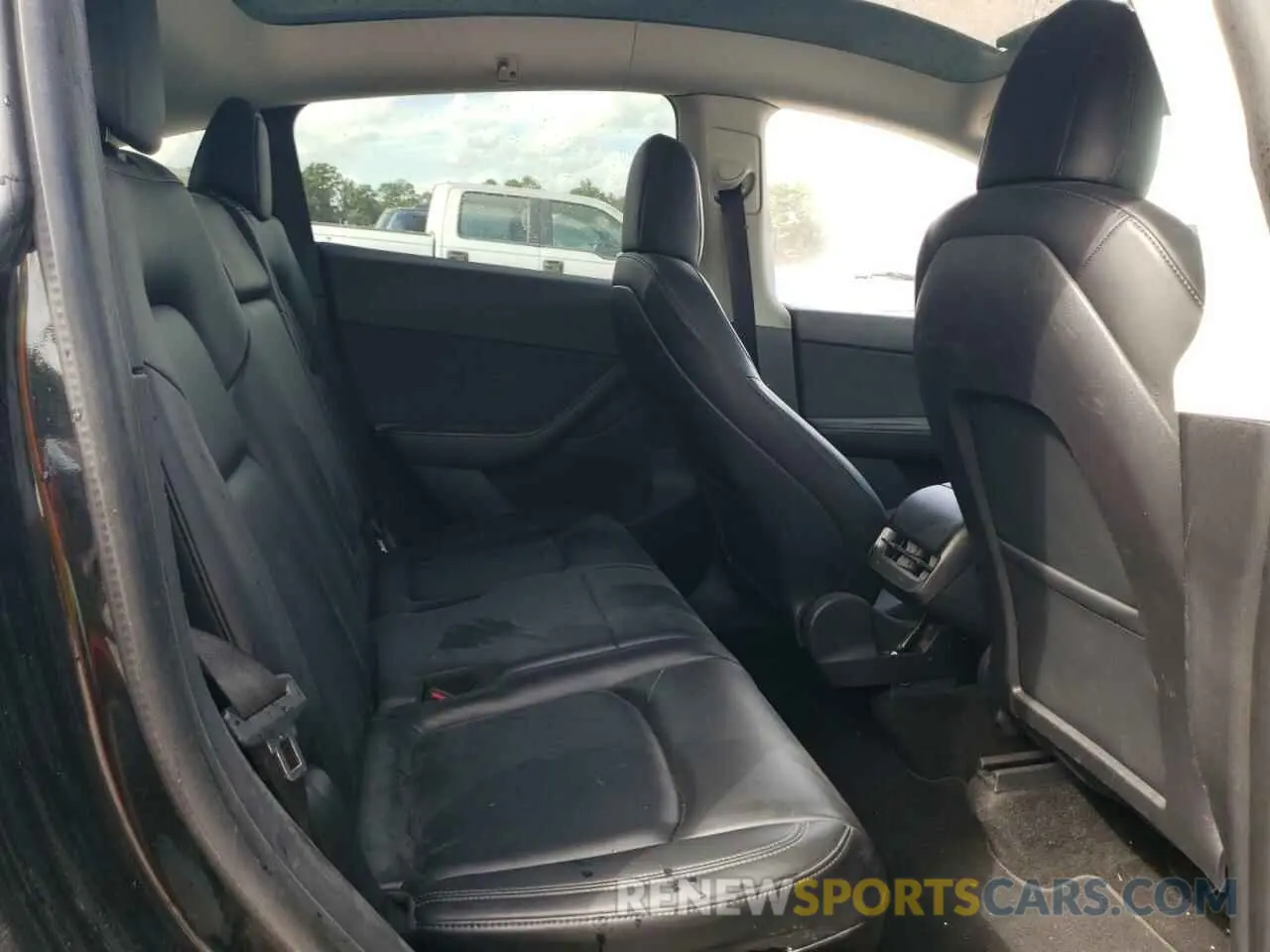 10 Photograph of a damaged car 5YJYGAEE7MF260881 TESLA MODEL Y 2021