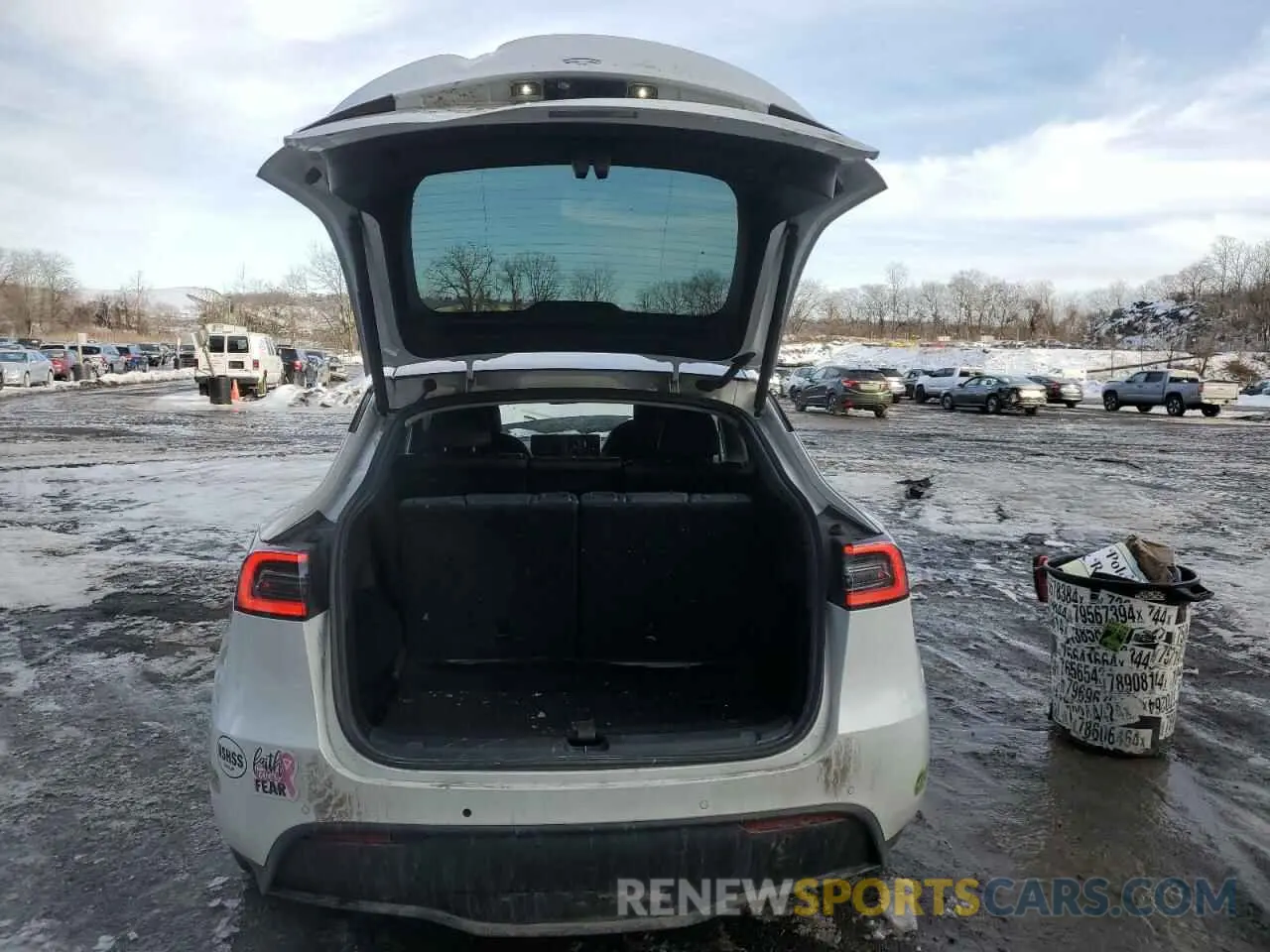 6 Photograph of a damaged car 5YJYGAEE7MF281875 TESLA MODEL Y 2021