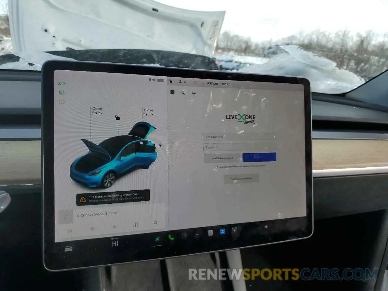9 Photograph of a damaged car 5YJYGAEE7MF281875 TESLA MODEL Y 2021