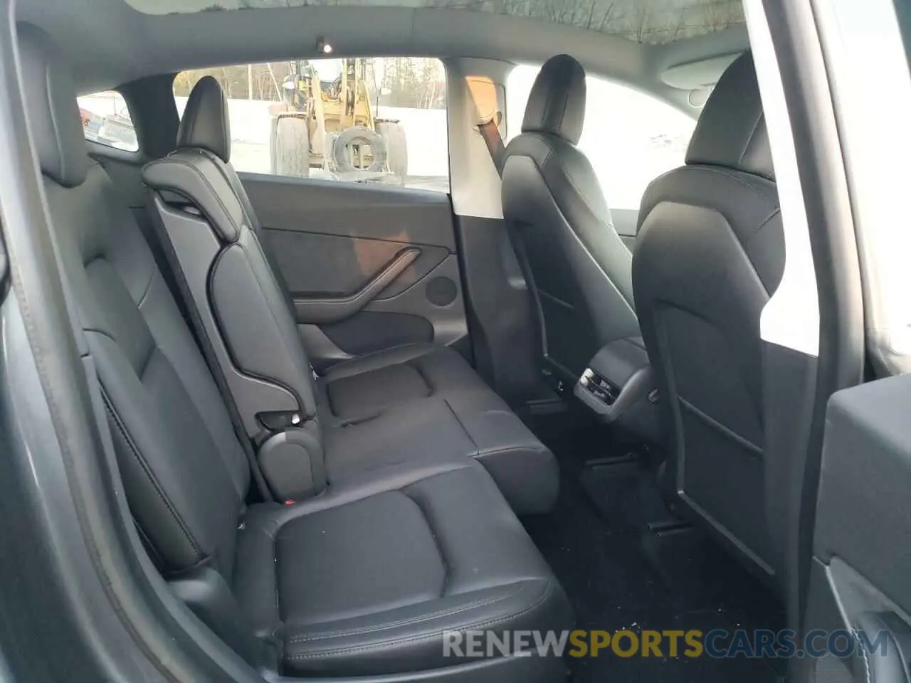 6 Photograph of a damaged car 5YJYGAEE8MF116305 TESLA MODEL Y 2021