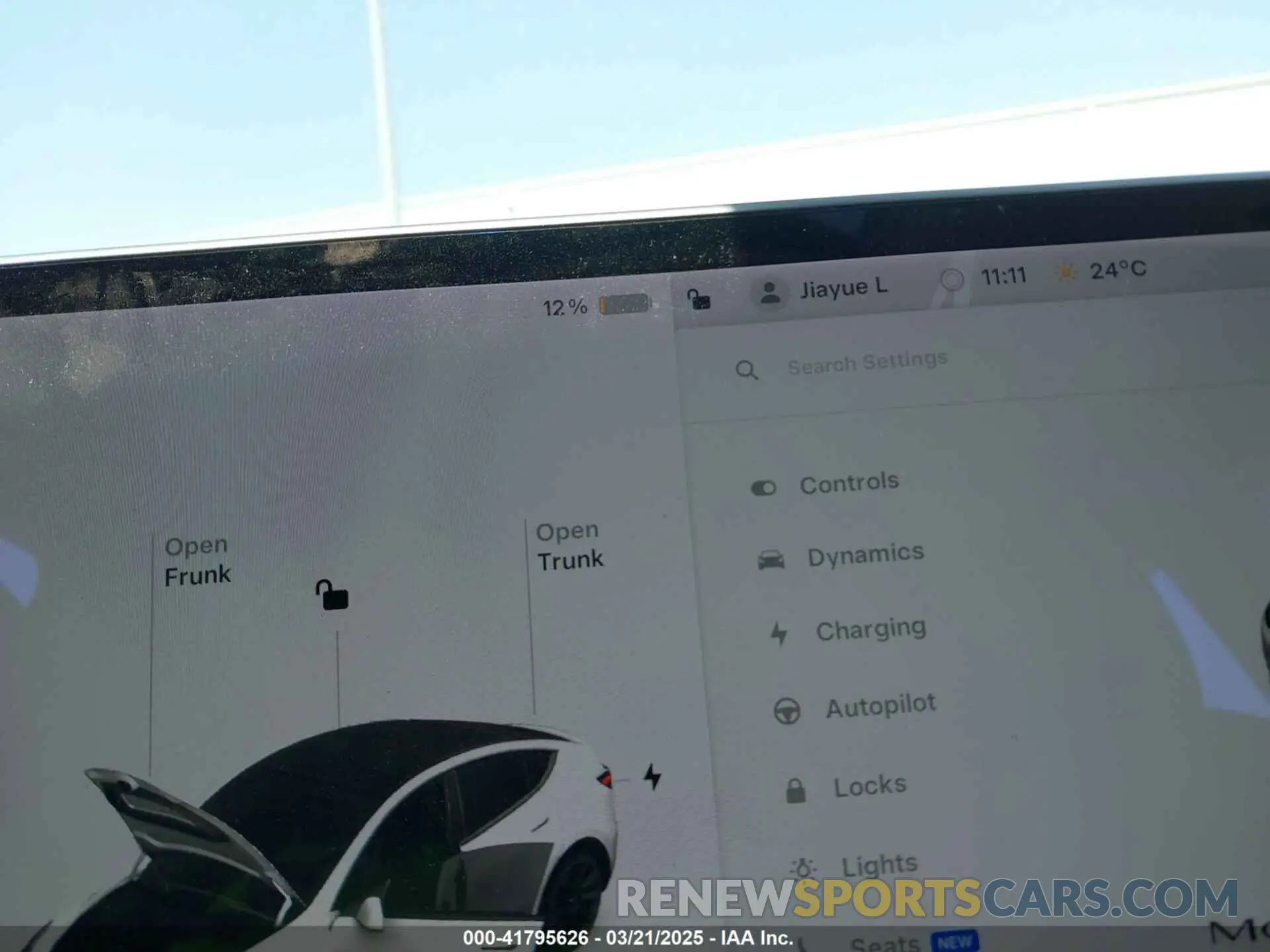 18 Photograph of a damaged car 5YJYGAEE8MF187987 TESLA MODEL Y 2021