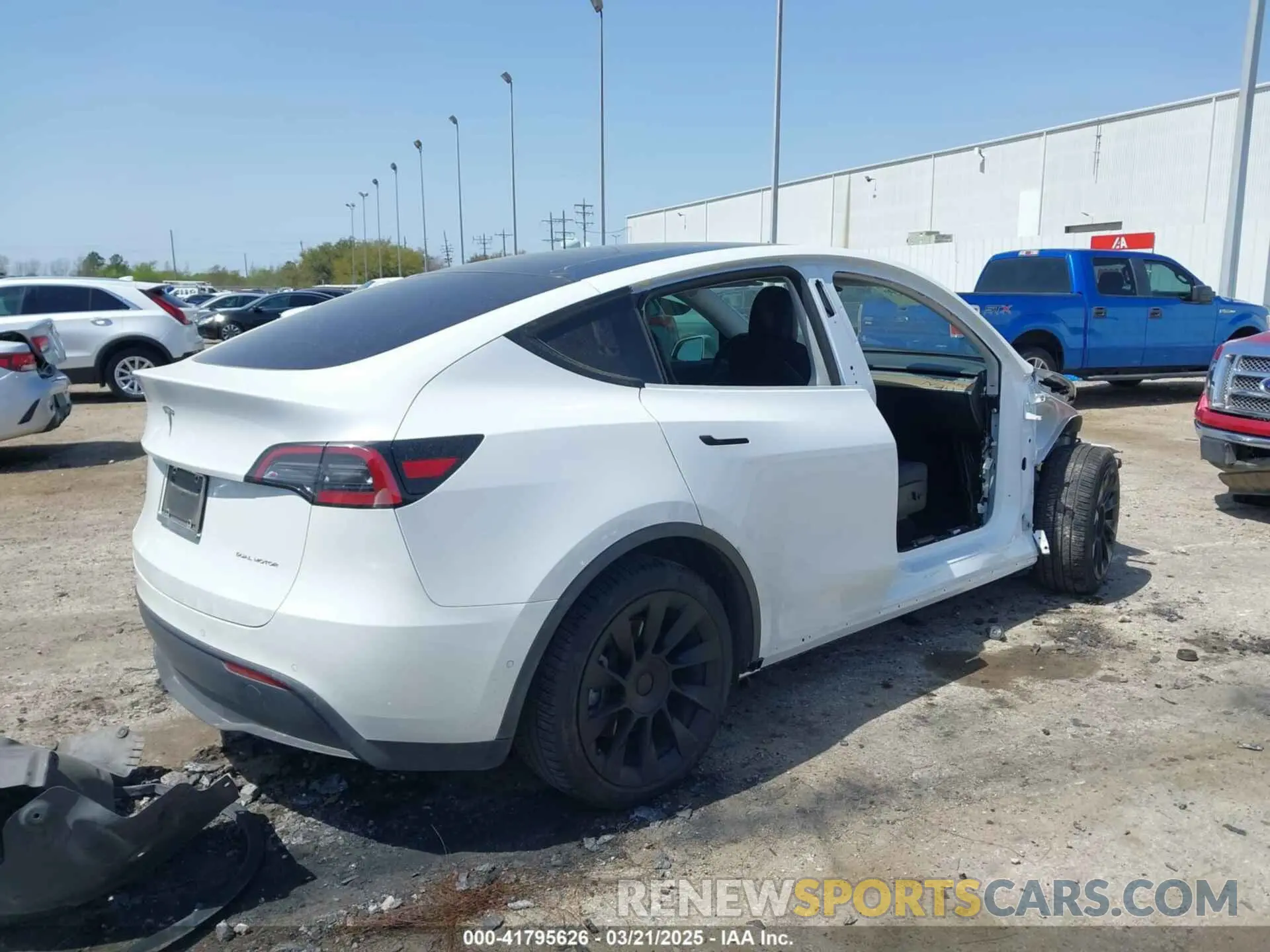 4 Photograph of a damaged car 5YJYGAEE8MF187987 TESLA MODEL Y 2021