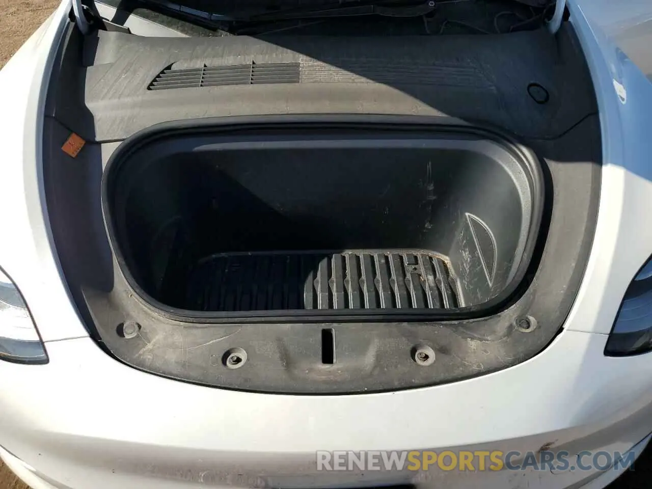 11 Photograph of a damaged car 5YJYGAEE8MF192137 TESLA MODEL Y 2021