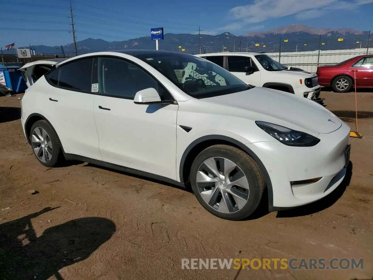 4 Photograph of a damaged car 5YJYGAEE8MF192137 TESLA MODEL Y 2021