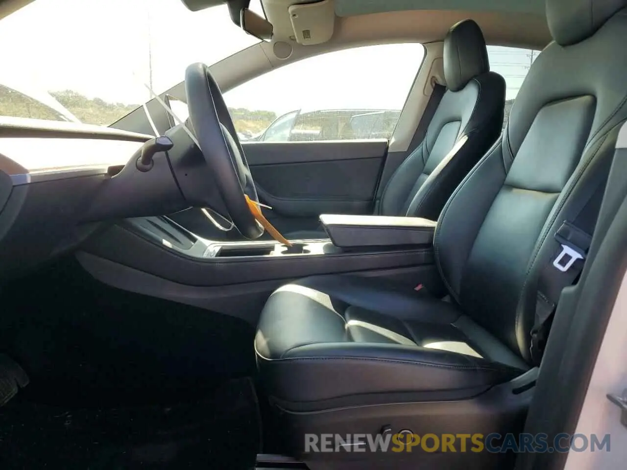 7 Photograph of a damaged car 5YJYGAEE8MF192137 TESLA MODEL Y 2021