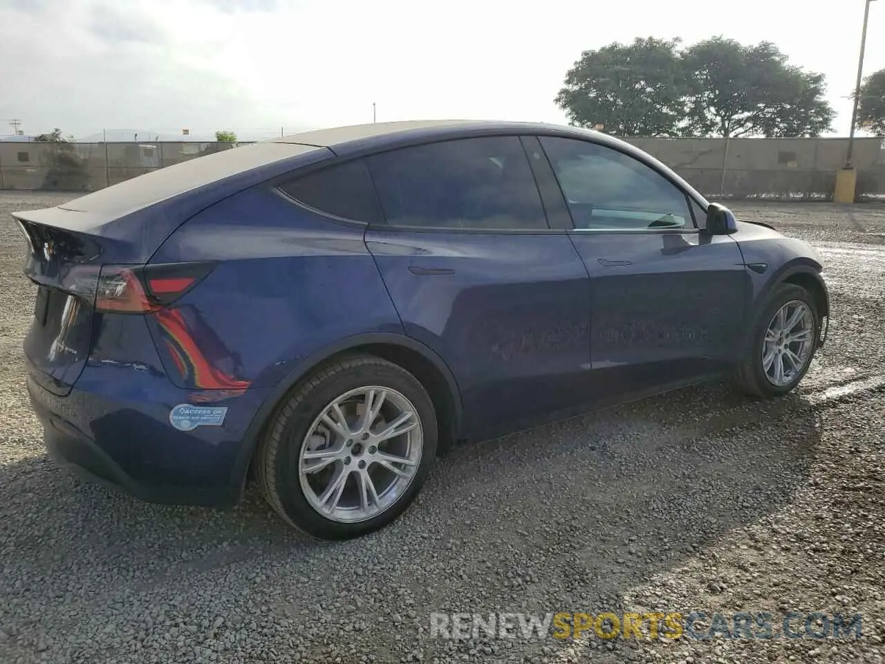3 Photograph of a damaged car 5YJYGAEE8MF196074 TESLA MODEL Y 2021