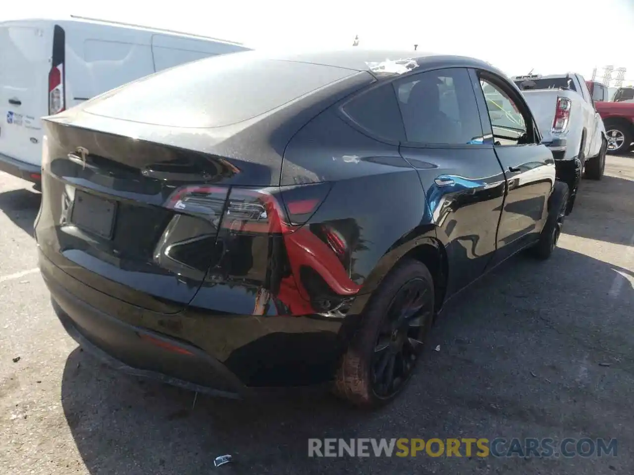 4 Photograph of a damaged car 5YJYGAEE8MF214086 TESLA MODEL Y 2021