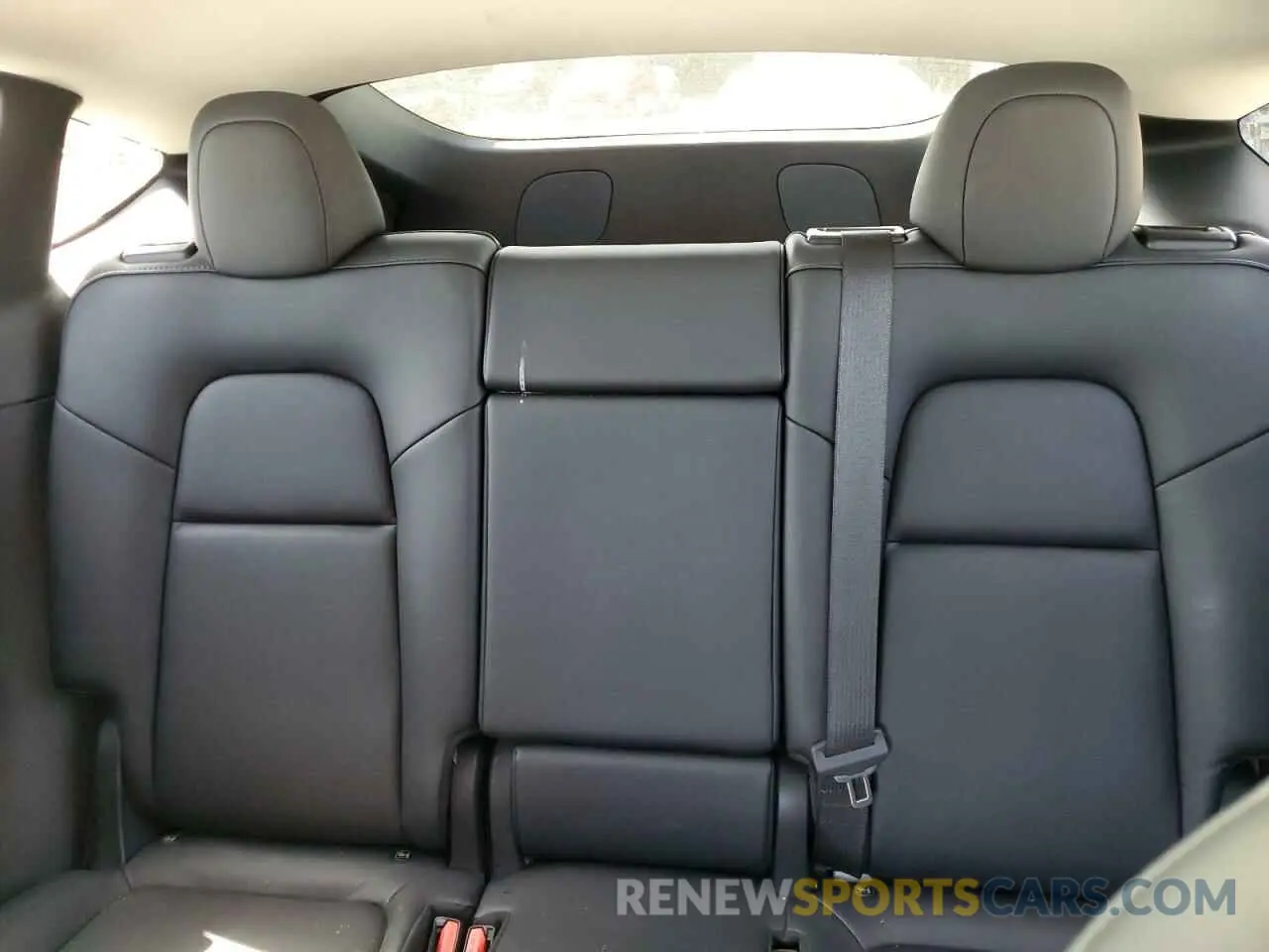 10 Photograph of a damaged car 5YJYGAEE8MF257424 TESLA MODEL Y 2021