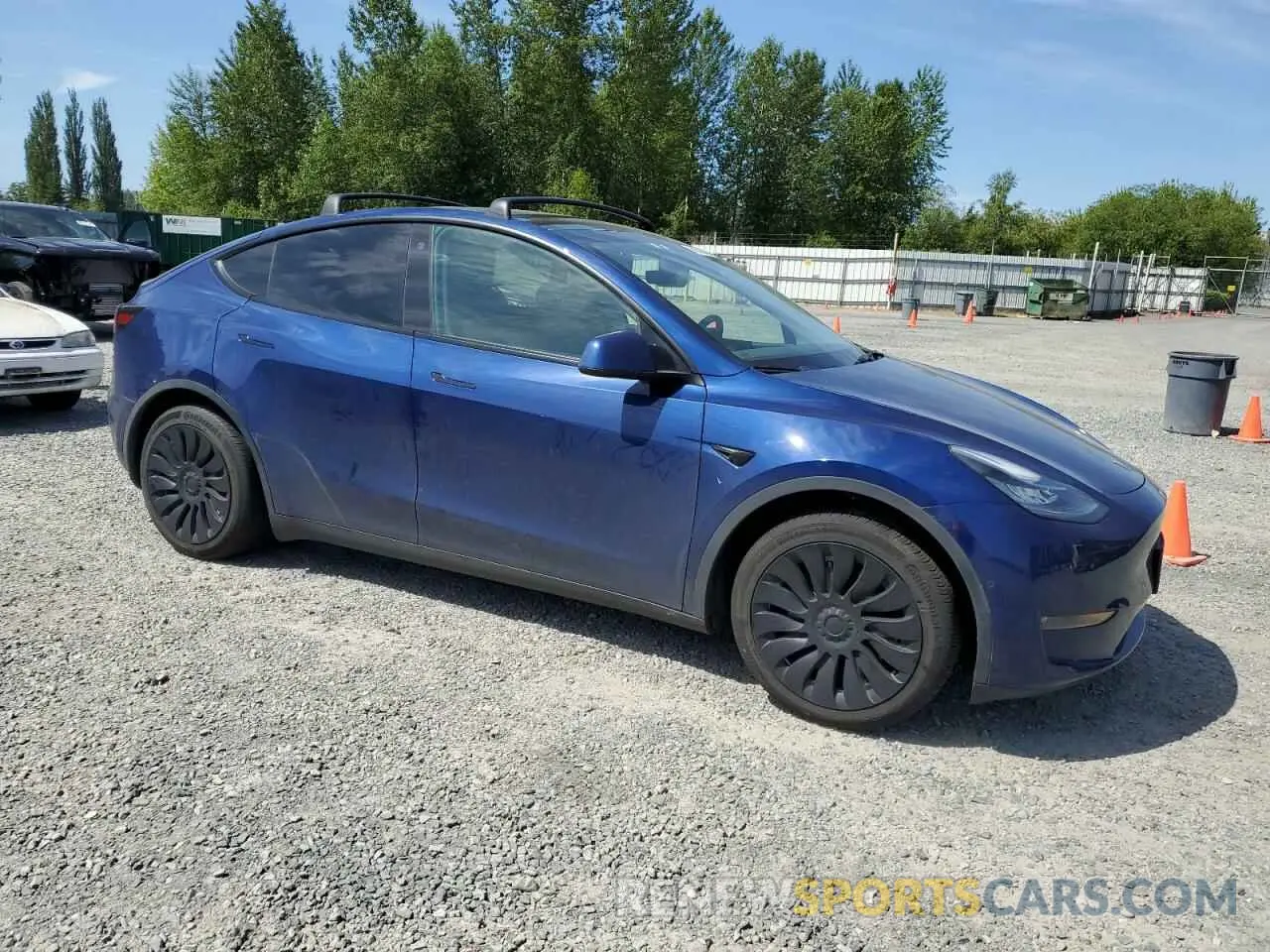 4 Photograph of a damaged car 5YJYGAEE8MF257424 TESLA MODEL Y 2021