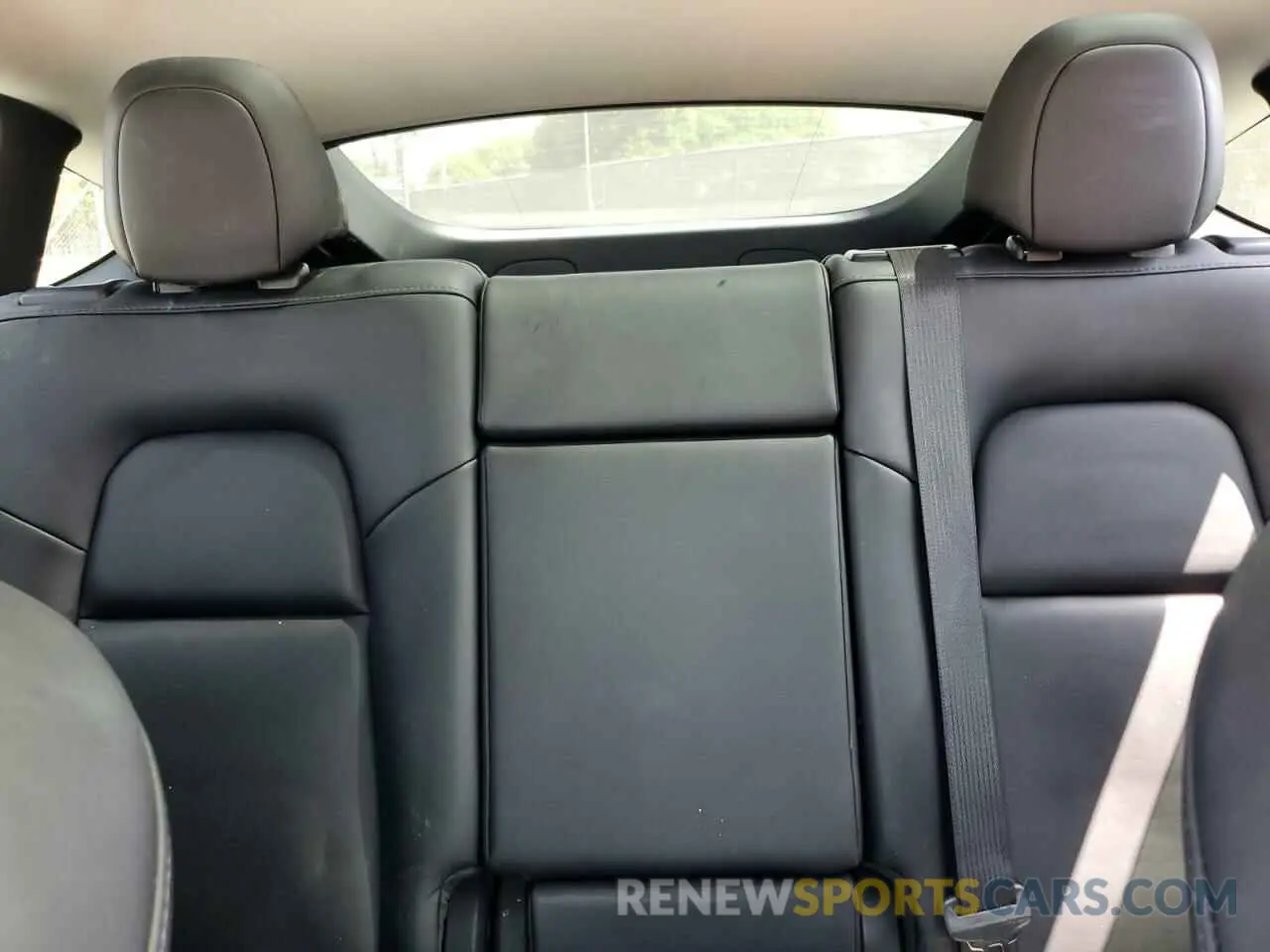 10 Photograph of a damaged car 5YJYGAEE8MF258461 TESLA MODEL Y 2021