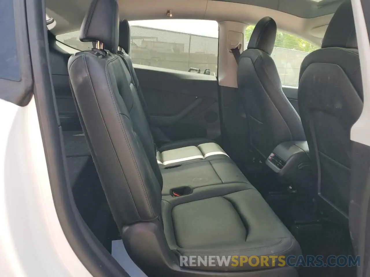 11 Photograph of a damaged car 5YJYGAEE8MF258461 TESLA MODEL Y 2021