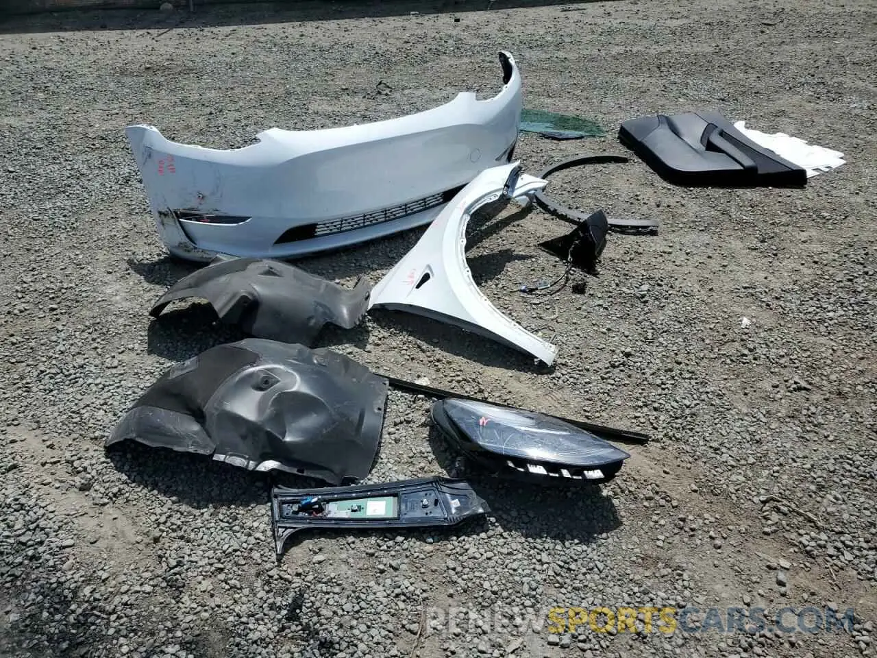 13 Photograph of a damaged car 5YJYGAEE8MF258461 TESLA MODEL Y 2021