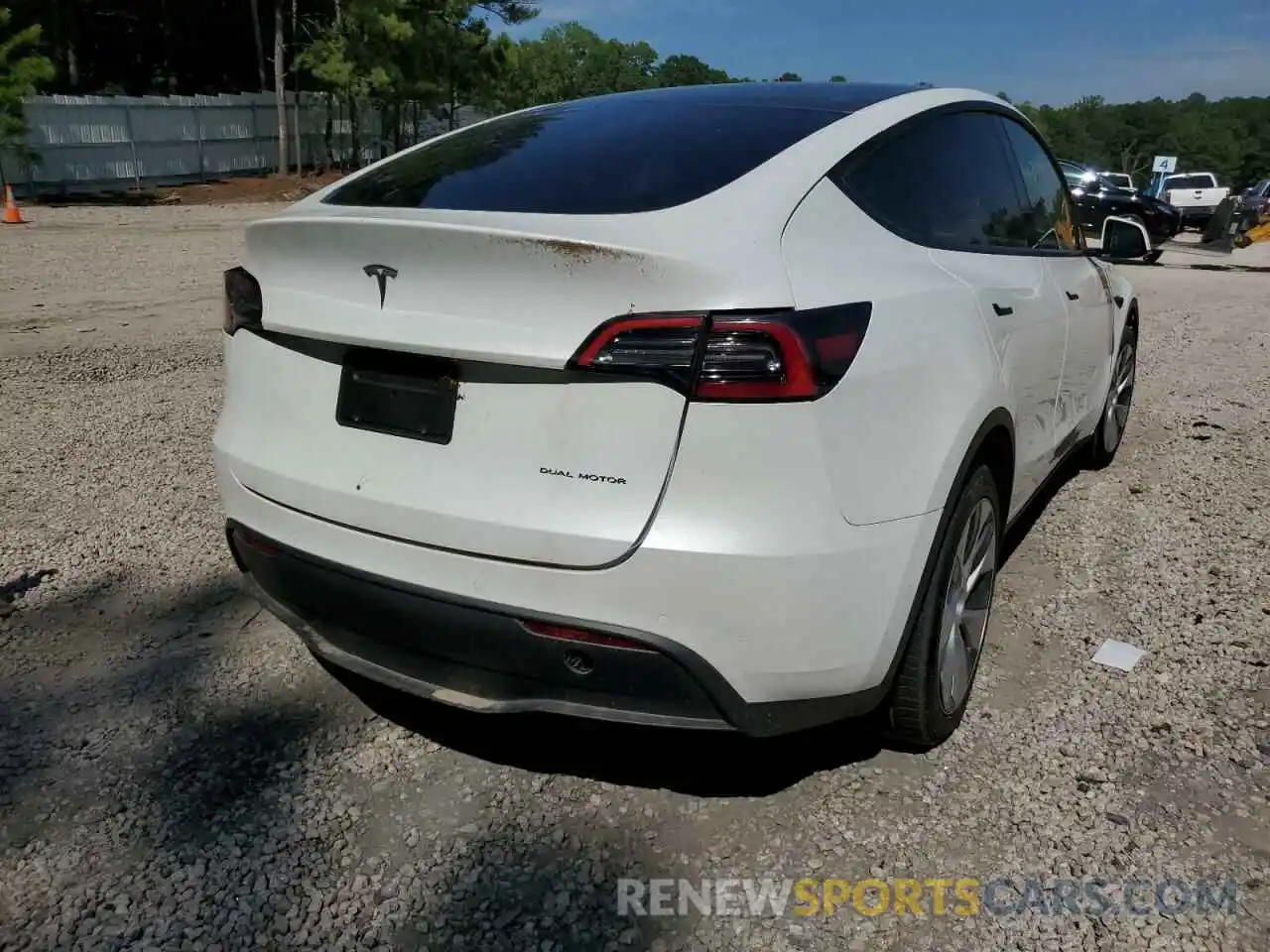 4 Photograph of a damaged car 5YJYGAEE9MF295275 TESLA MODEL Y 2021