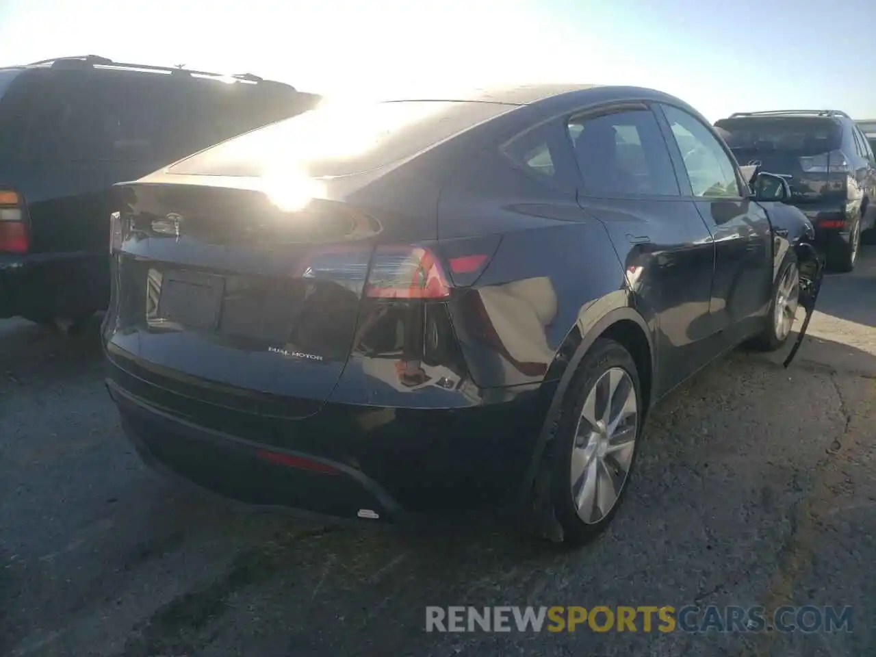 4 Photograph of a damaged car 5YJYGAEEXMF112594 TESLA MODEL Y 2021