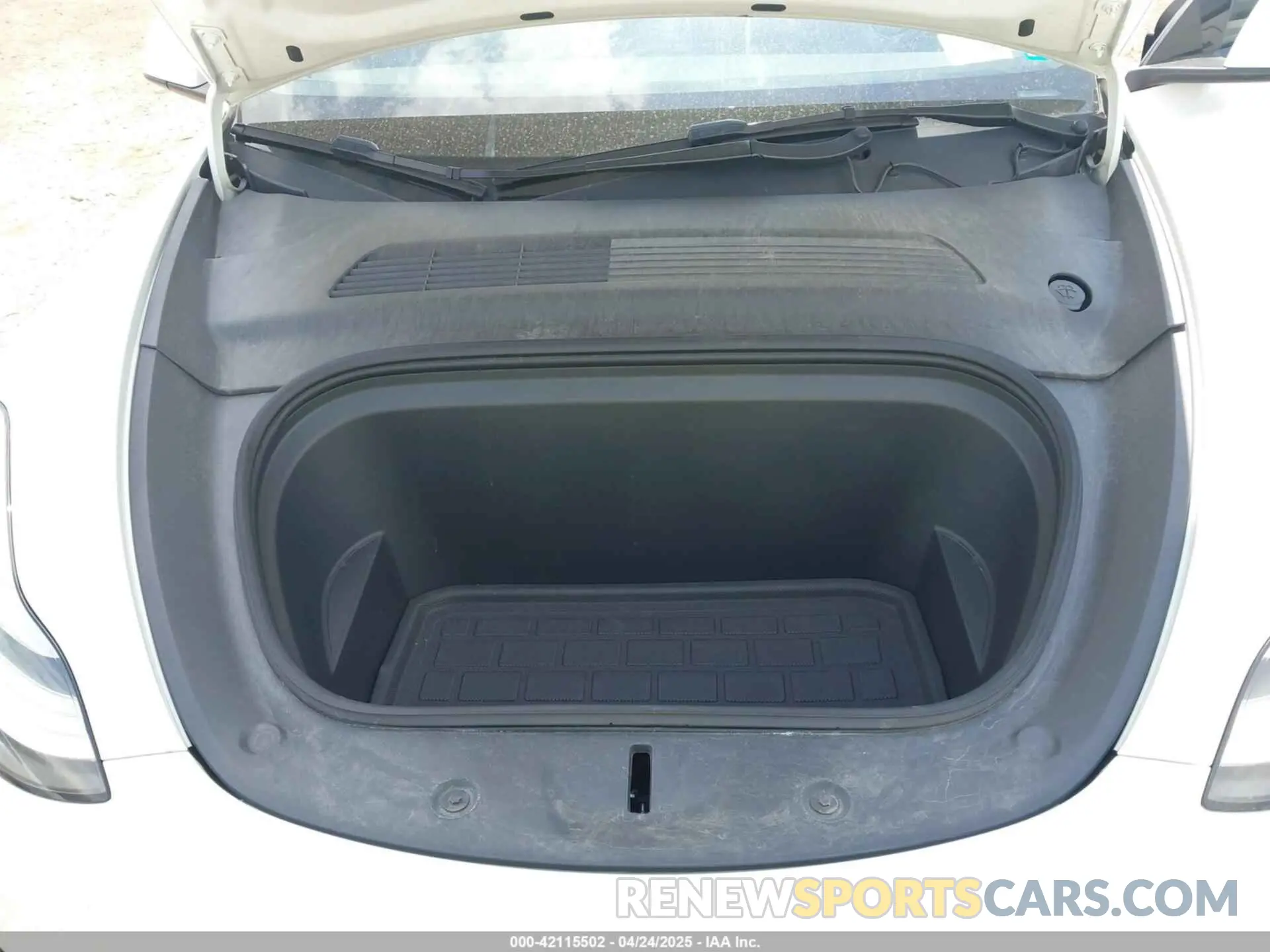 10 Photograph of a damaged car 5YJYGAEEXMF149158 TESLA MODEL Y 2021