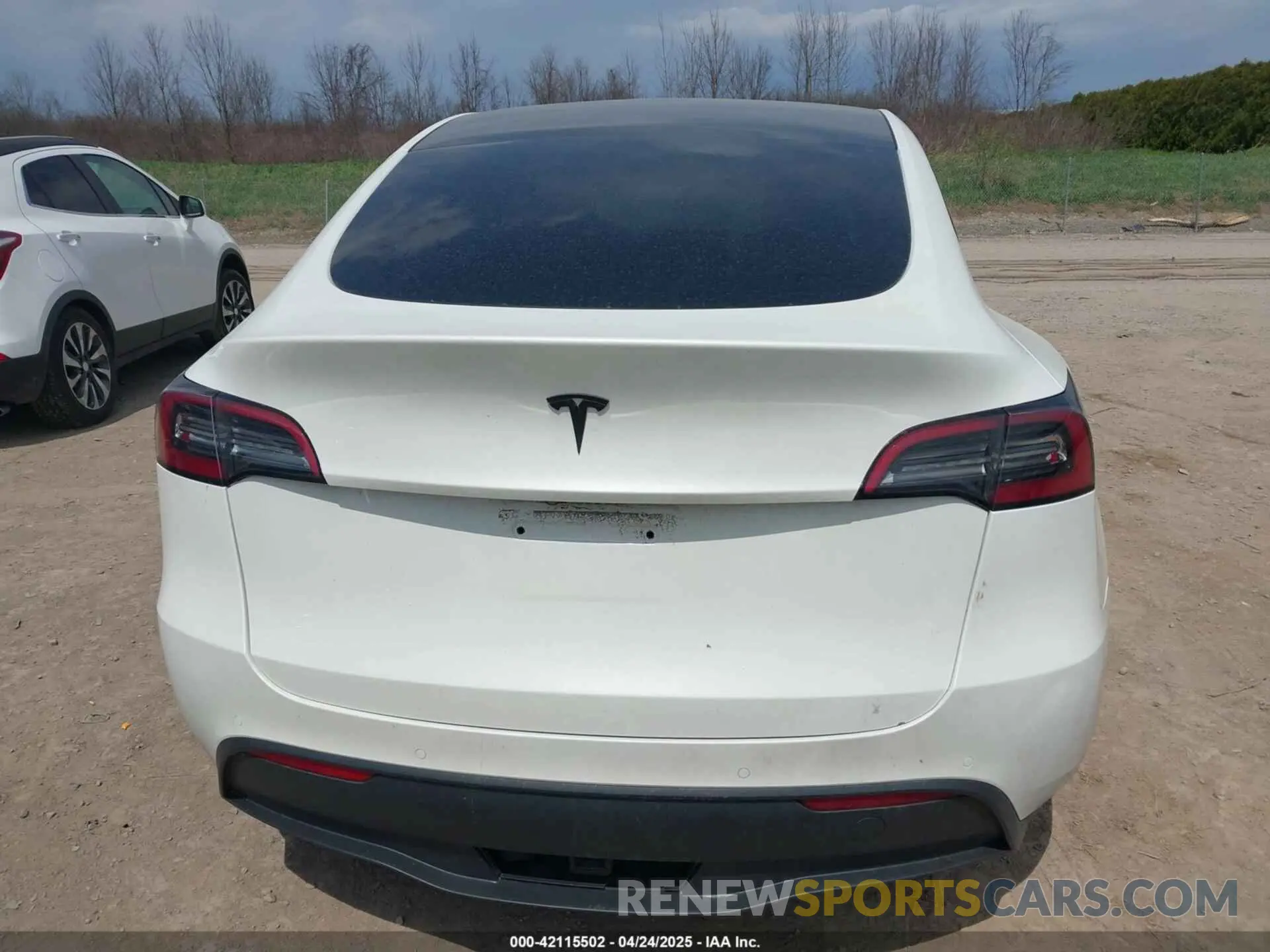 16 Photograph of a damaged car 5YJYGAEEXMF149158 TESLA MODEL Y 2021
