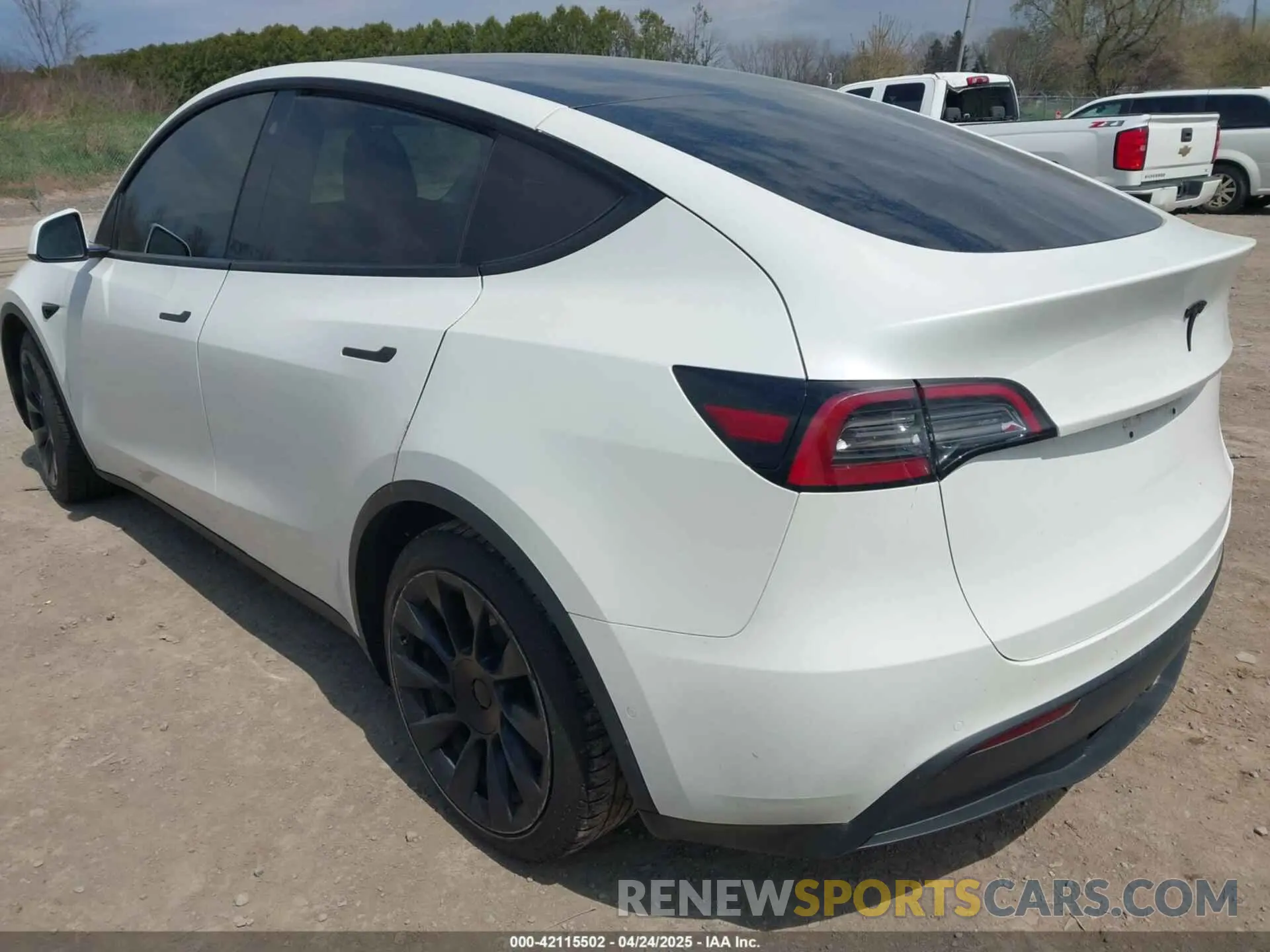 3 Photograph of a damaged car 5YJYGAEEXMF149158 TESLA MODEL Y 2021