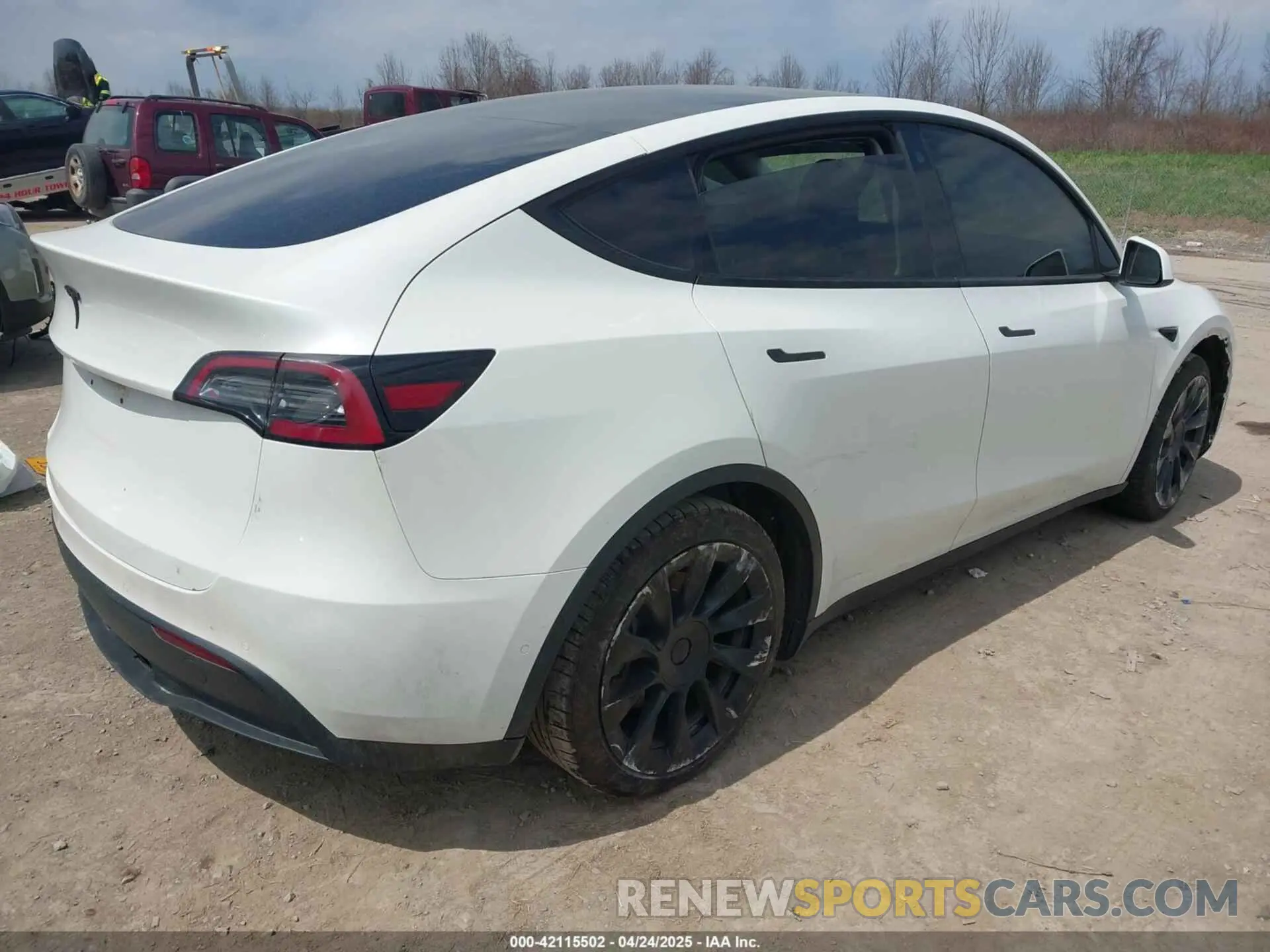 4 Photograph of a damaged car 5YJYGAEEXMF149158 TESLA MODEL Y 2021