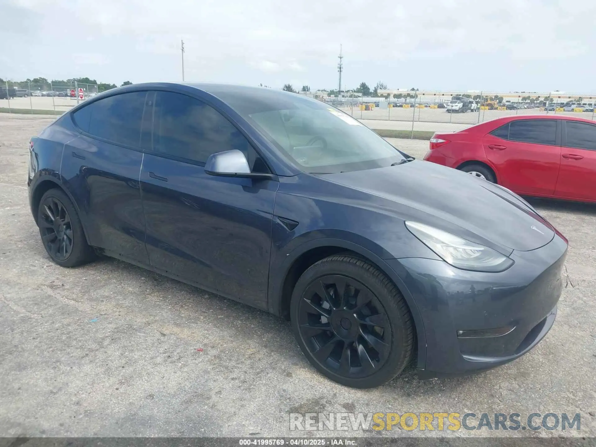 1 Photograph of a damaged car 5YJYGAEEXMF194066 TESLA MODEL Y 2021
