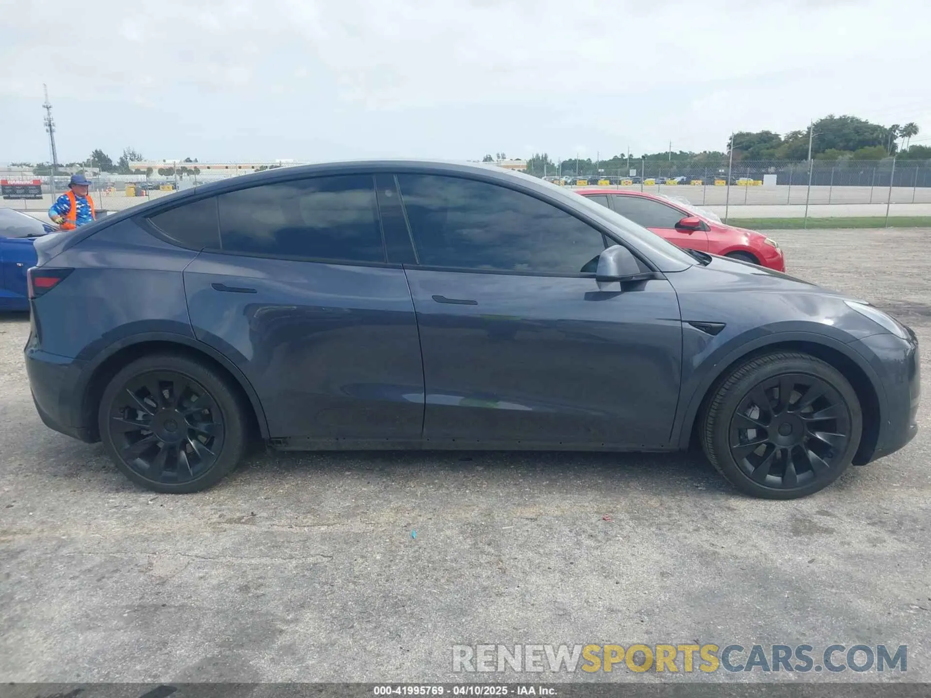 13 Photograph of a damaged car 5YJYGAEEXMF194066 TESLA MODEL Y 2021