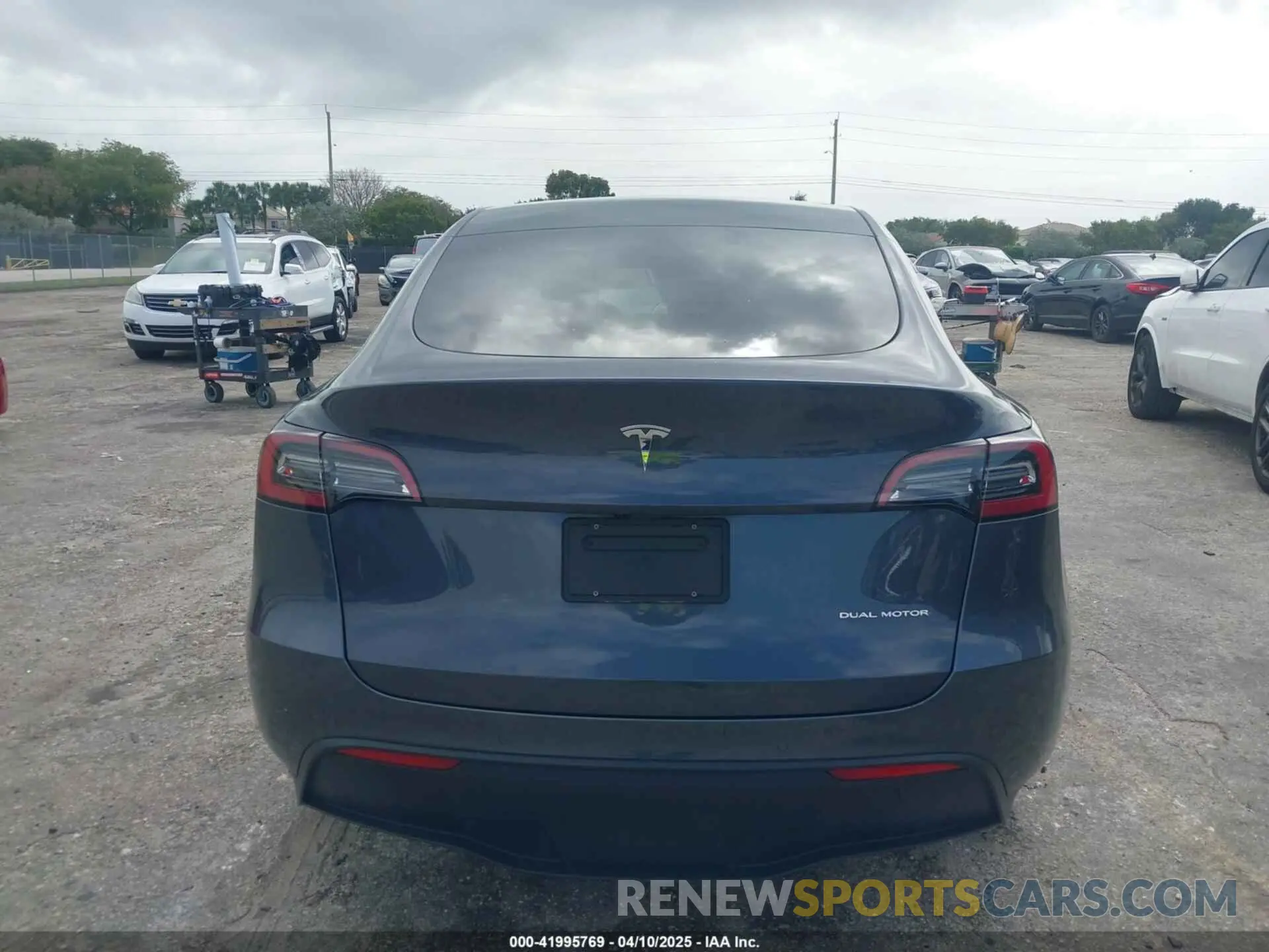 16 Photograph of a damaged car 5YJYGAEEXMF194066 TESLA MODEL Y 2021