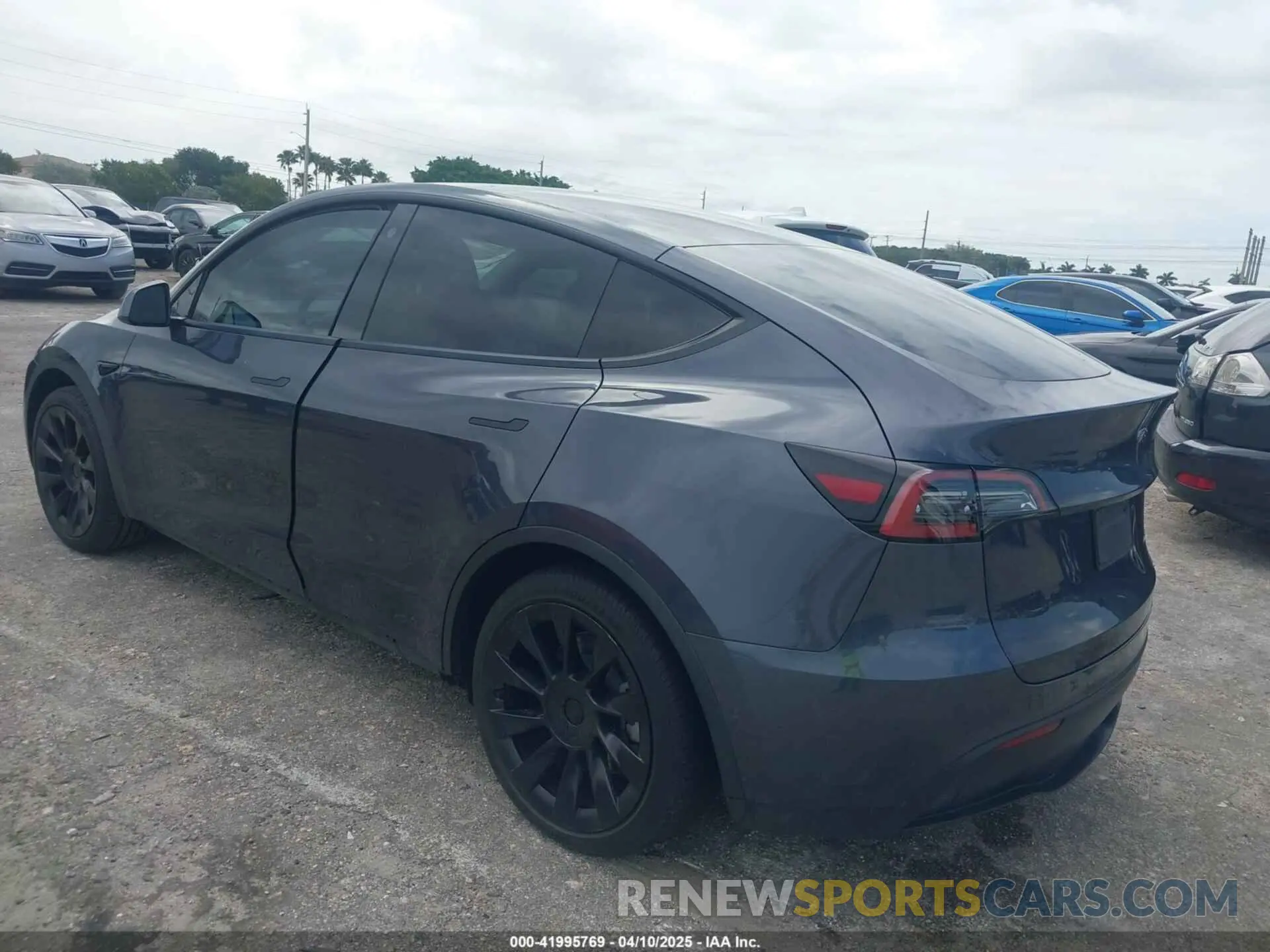 3 Photograph of a damaged car 5YJYGAEEXMF194066 TESLA MODEL Y 2021