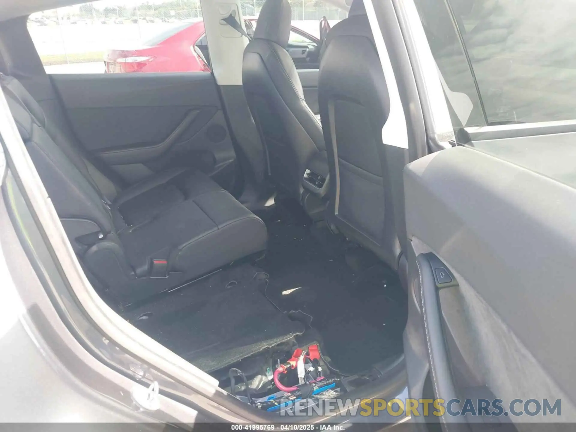8 Photograph of a damaged car 5YJYGAEEXMF194066 TESLA MODEL Y 2021