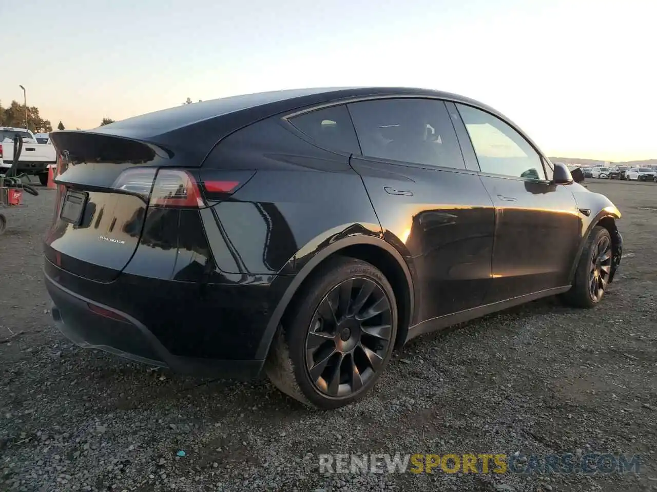 3 Photograph of a damaged car 5YJYGAEEXMF222433 TESLA MODEL Y 2021